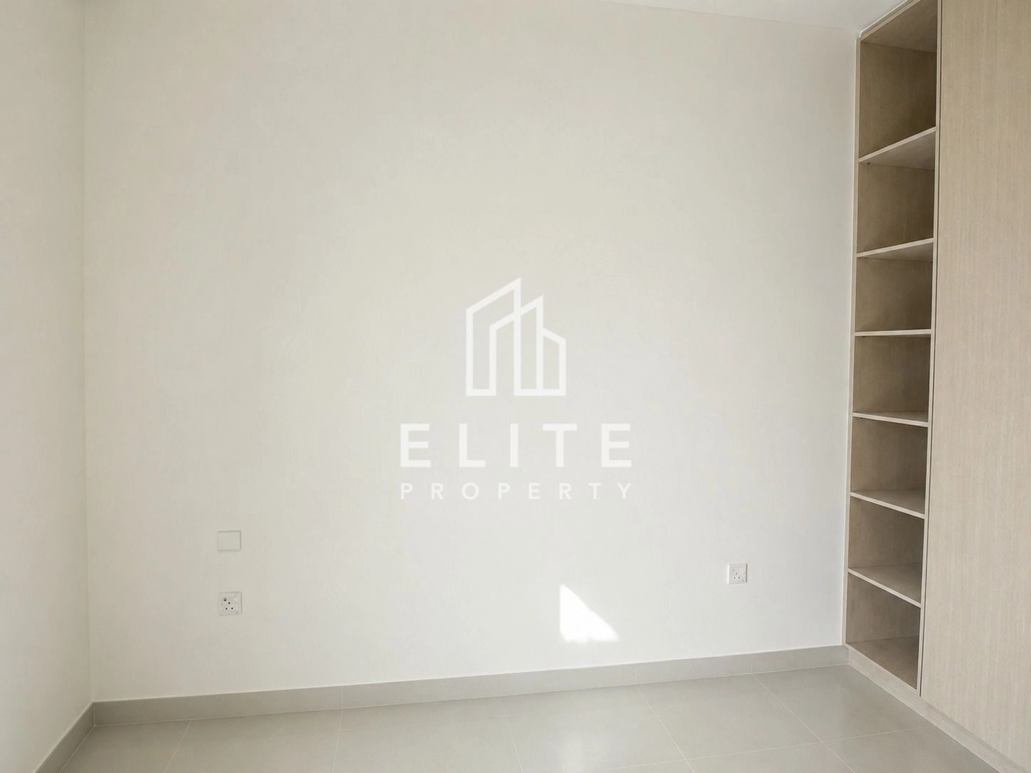 VACANT | AVAILABLE NOW | HIGH FLOOR