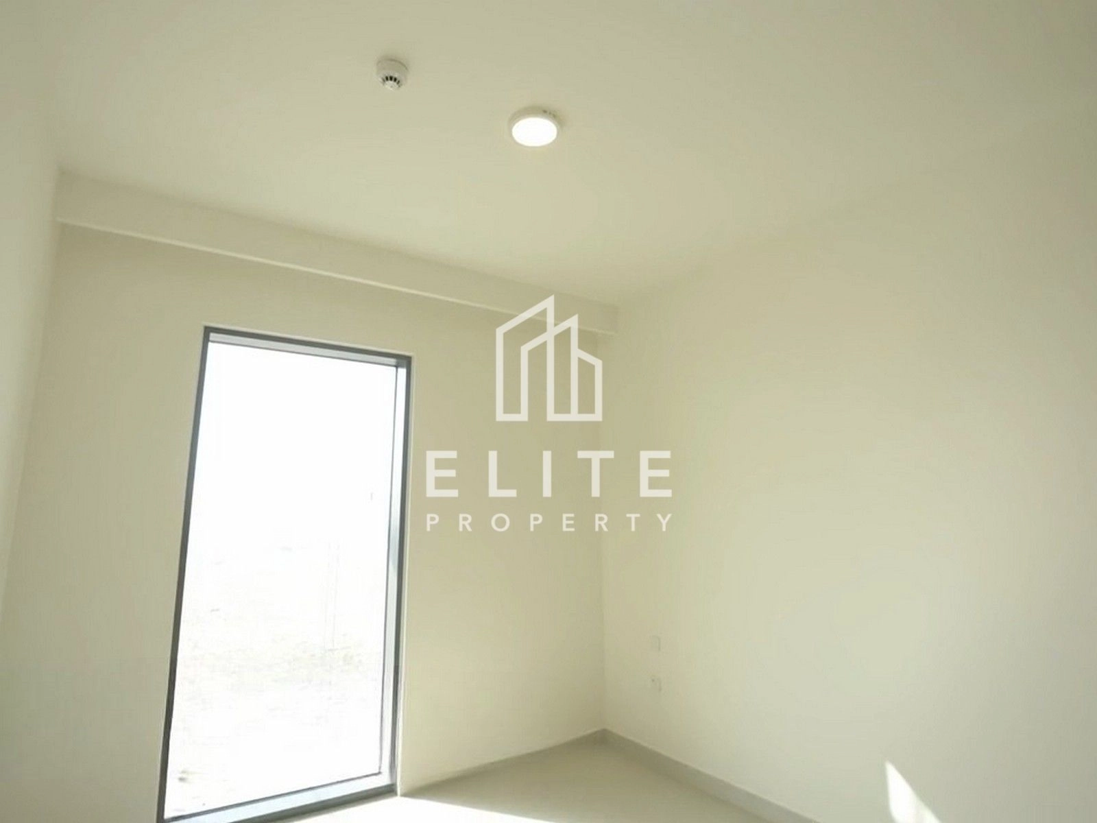 VACANT | AVAILABLE NOW | HIGH FLOOR
