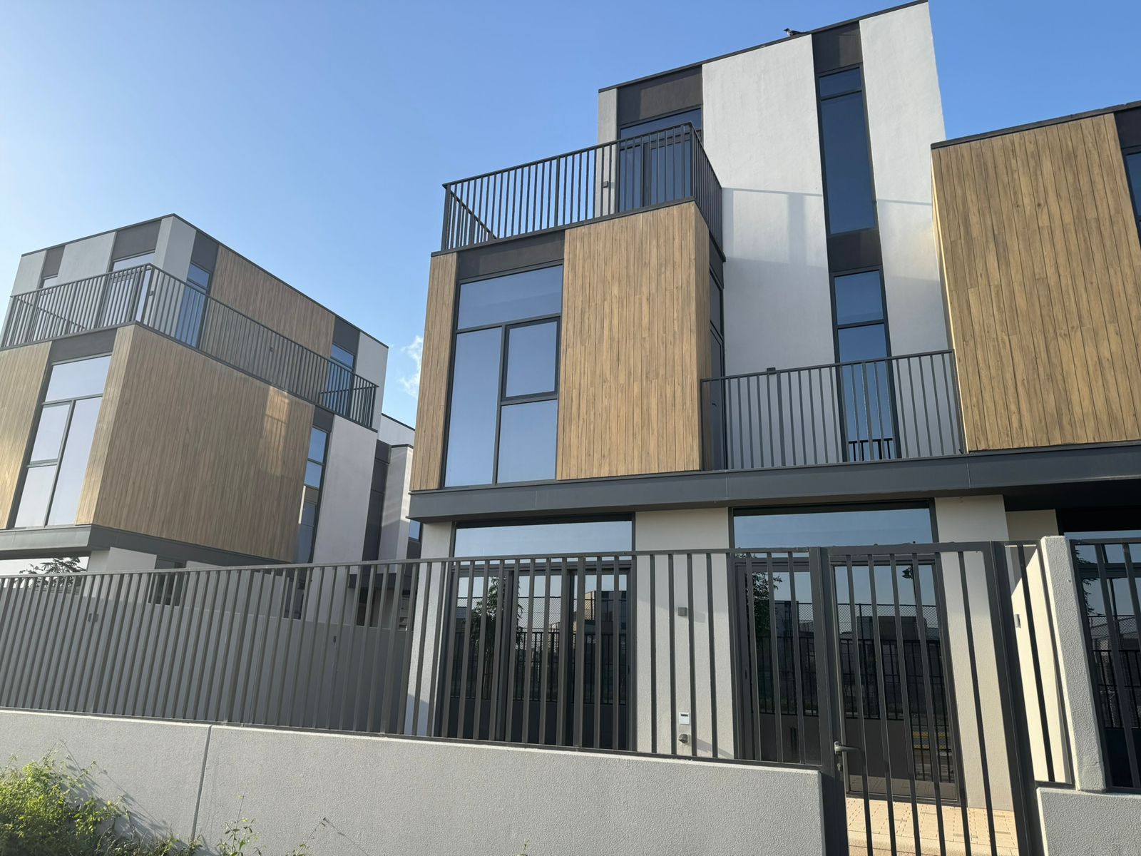 Ready to Move | In front of Park | Vastu Compliant