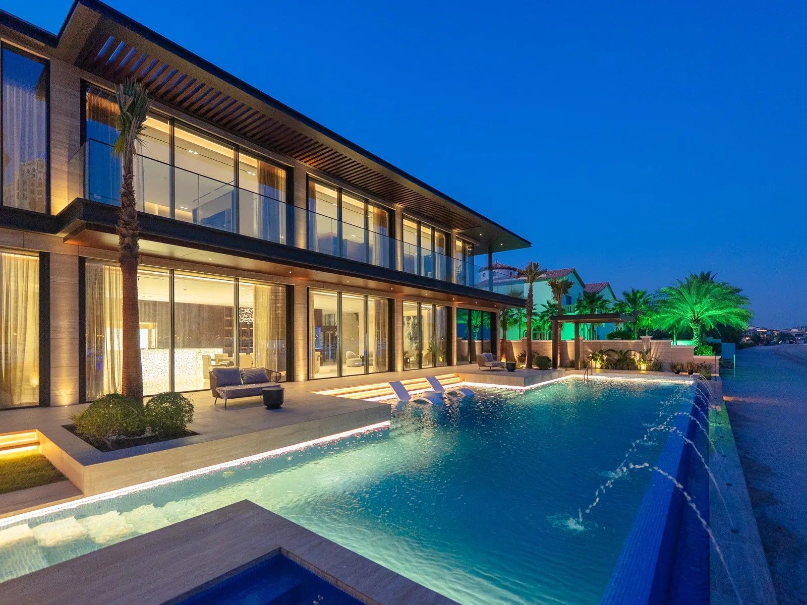 Ultra-Luxury 6BR Signature Villa | Frond A | Skyline & Sea Views