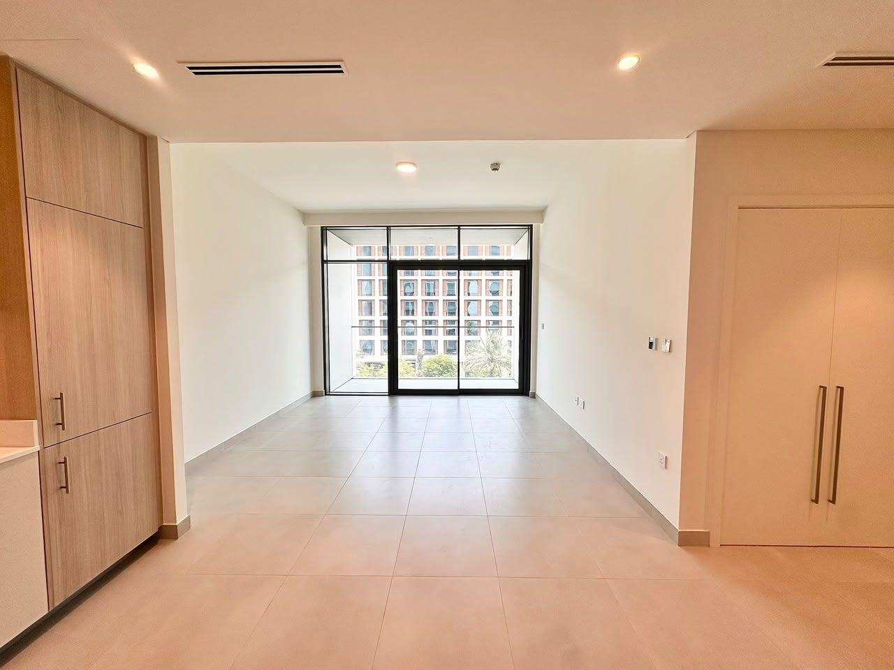 BRAND NEW READY | SPACIOUS | BUILT IN KITCHEN