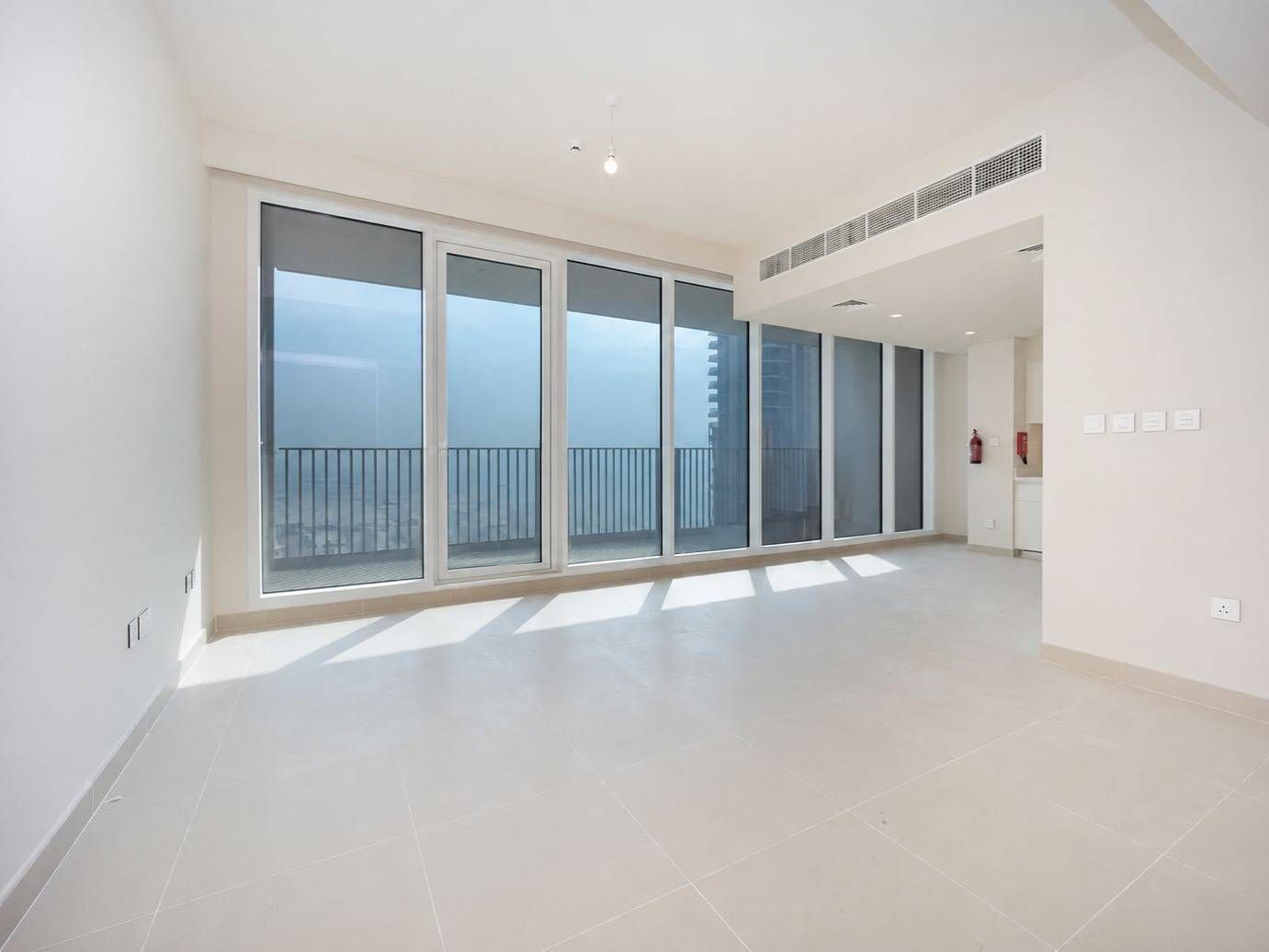 Vacant | Mid Floor | Viewings Possible