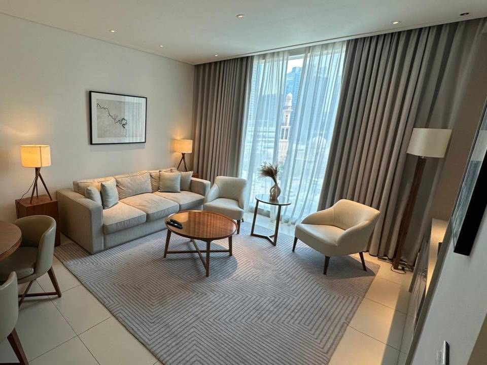 AVAILABLE NOW, FULLY FURNISHED, HIGHLY MAINTAINED