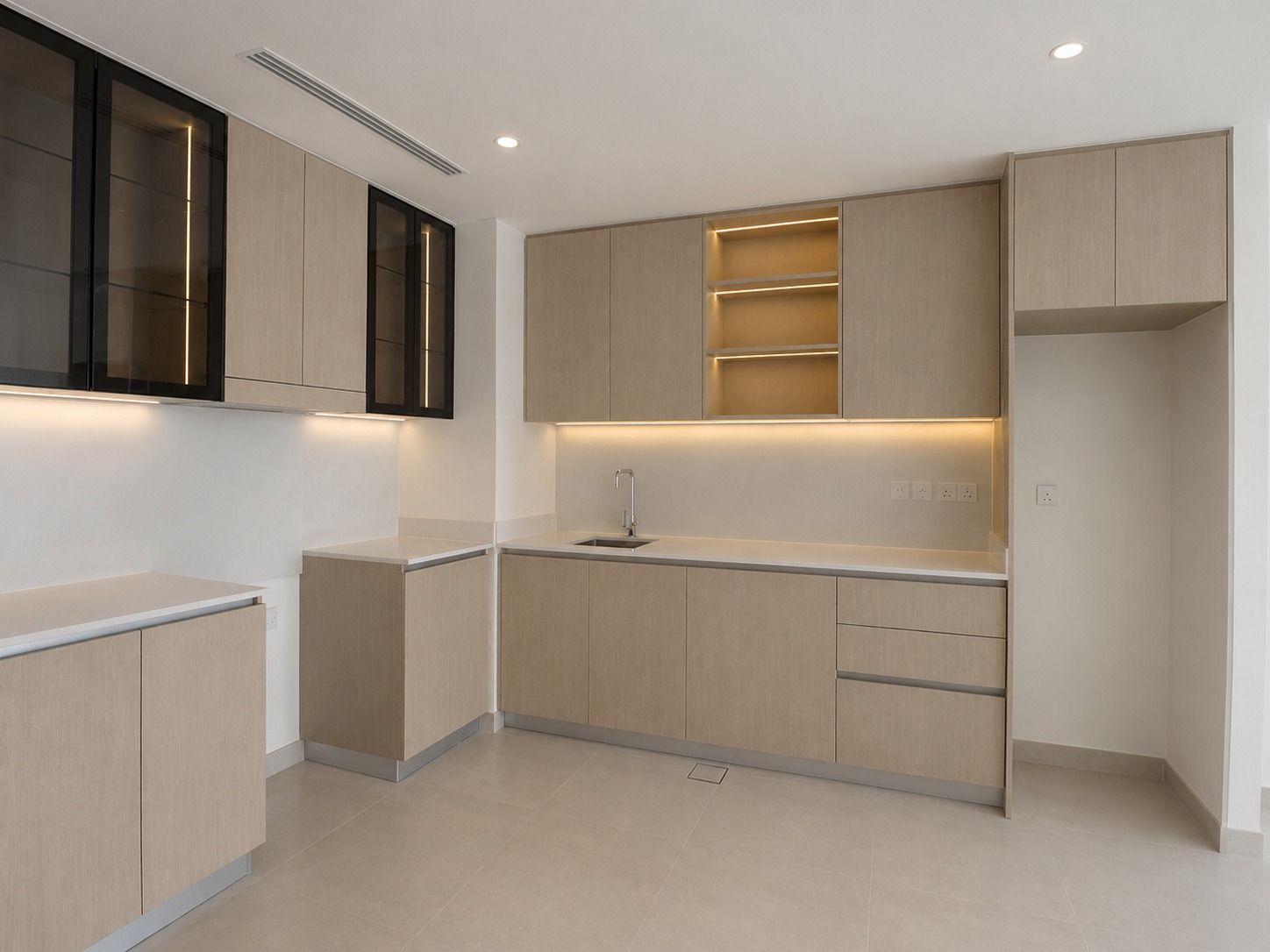 VACANT | AVAILABLE NOW | HIGH FLOOR