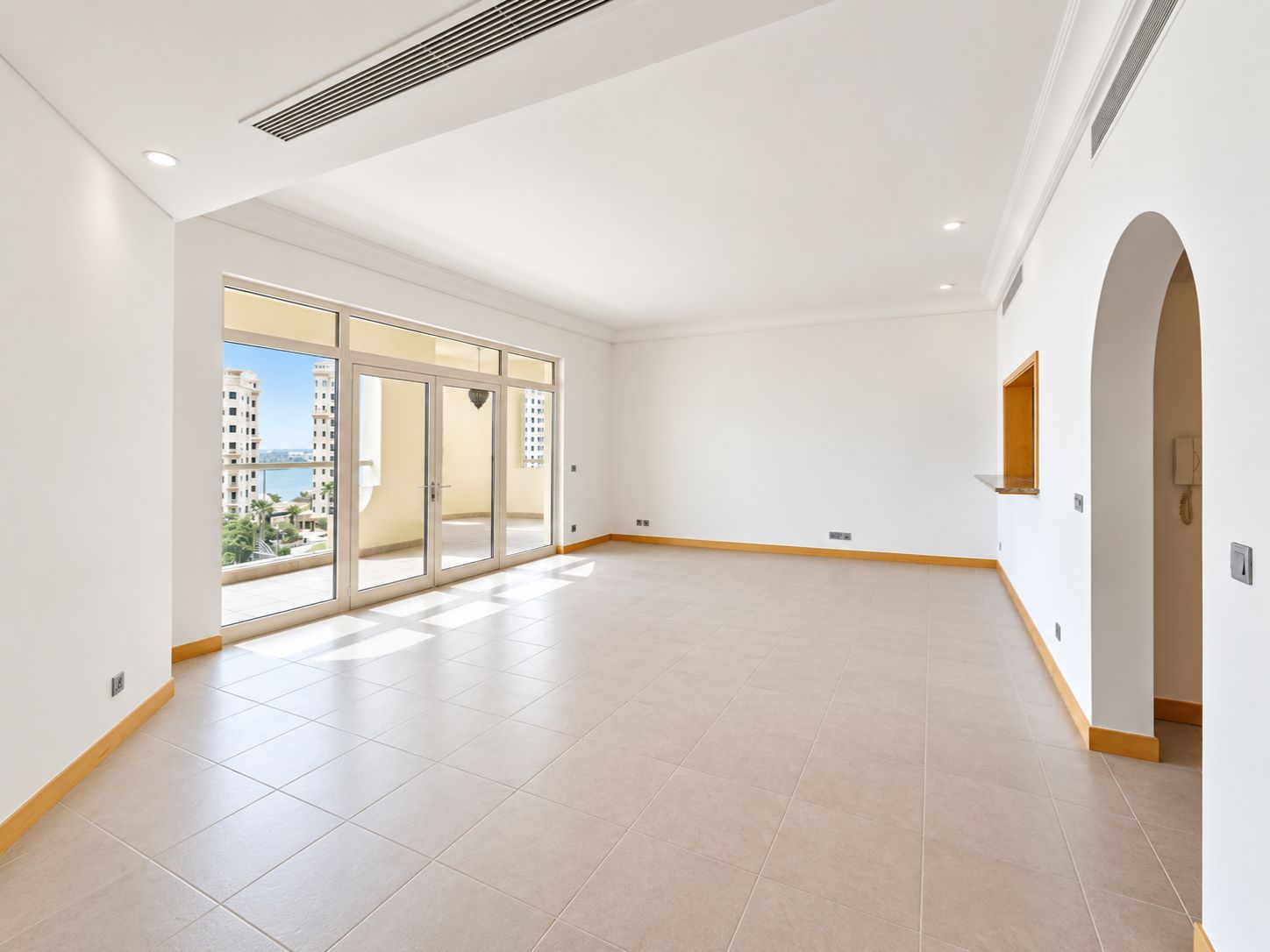 Unfurnished | Vacant Ready to Move | Modern