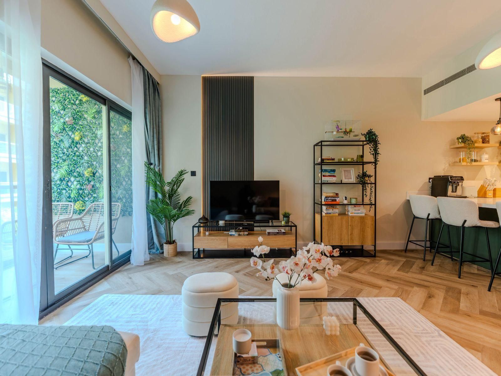 FULLY UPGRADED | FULLY FURNISHED | VACANT