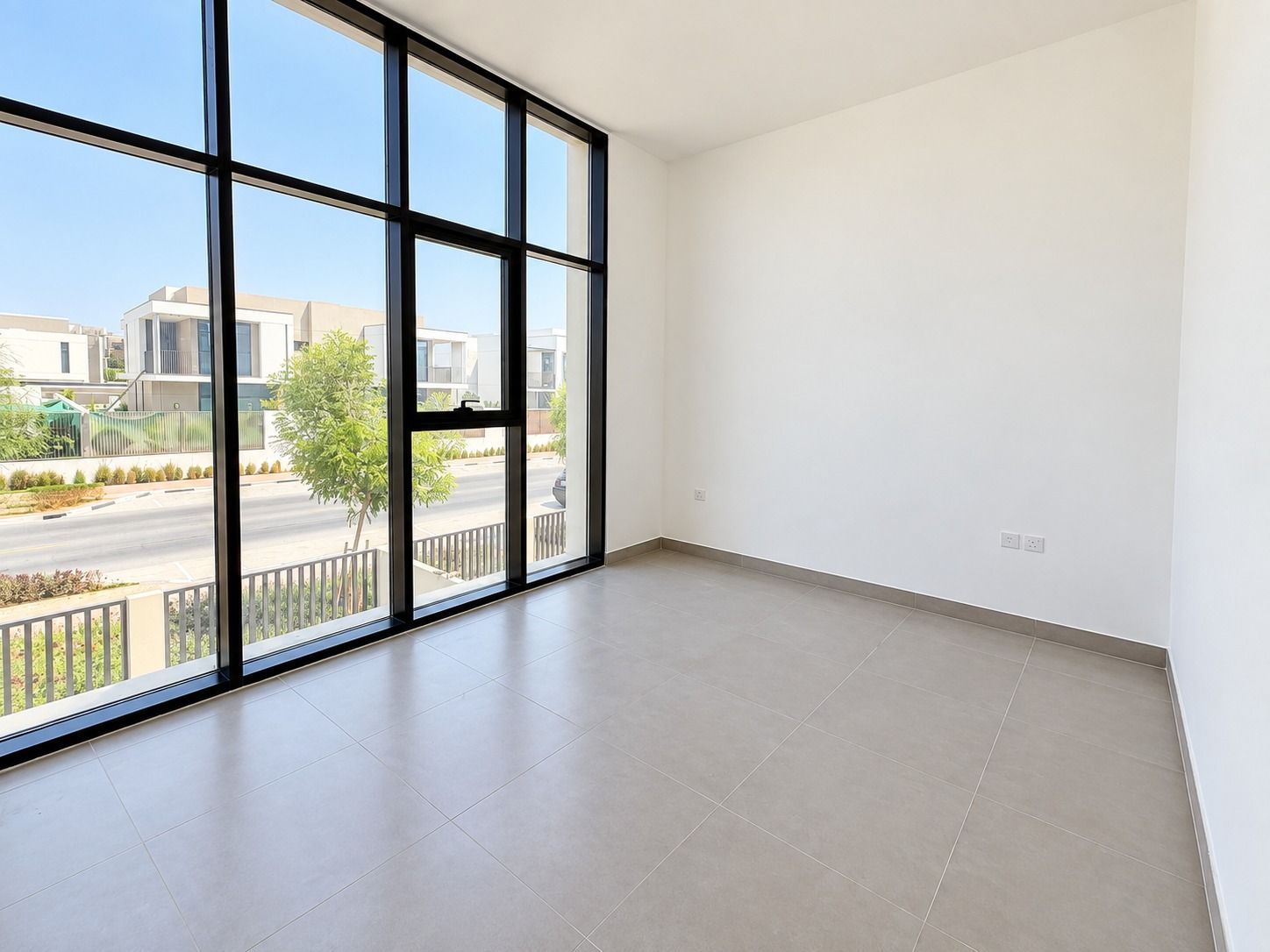 Single Row | Spacious Layout | Vacant Now