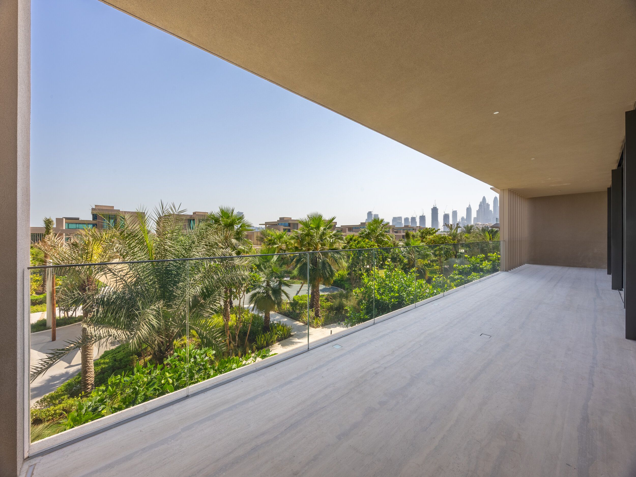 MULTIPLE CHEQUES | PRIVATE BEACH ACCESS | LUXURY