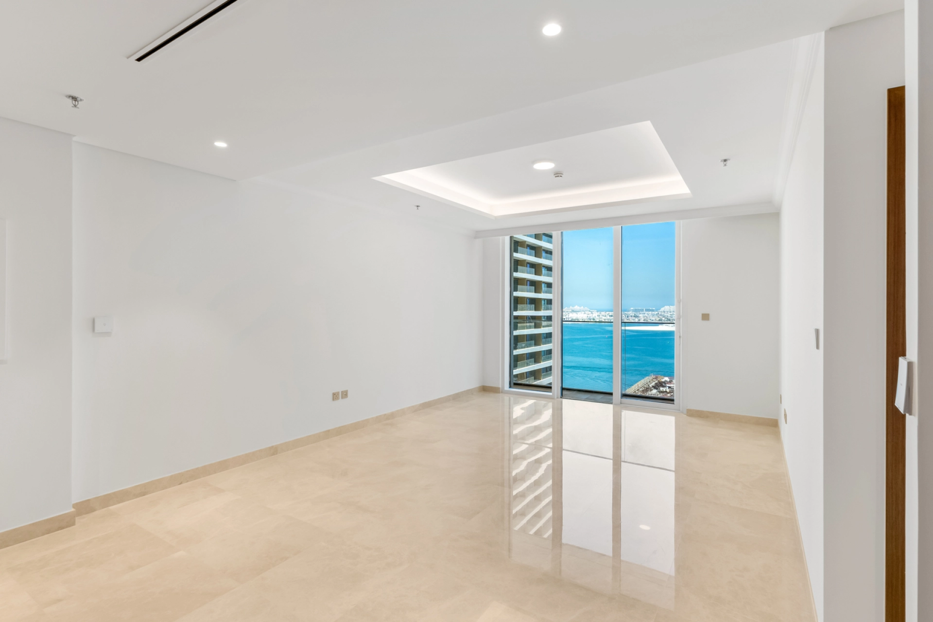 2 YRS POST HANDOVER| SEA ViEWS | NEGOTIABLE!