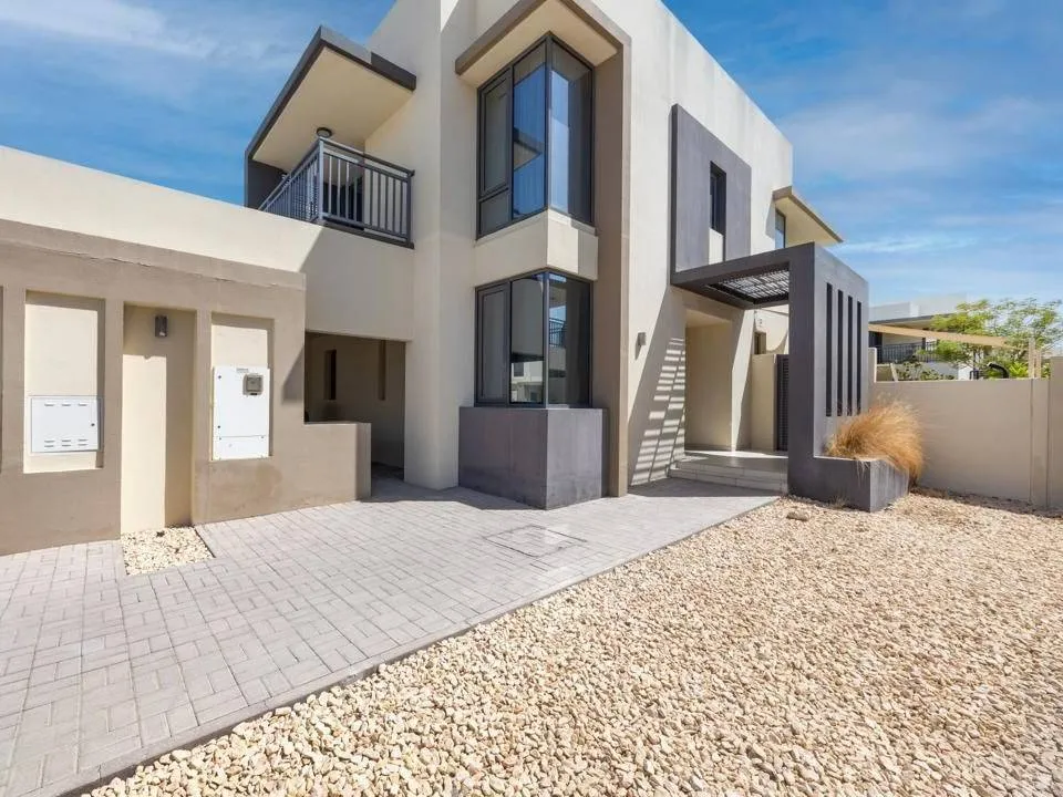 CLOSE TO POOL | GREENBELT | LANDSCAPED