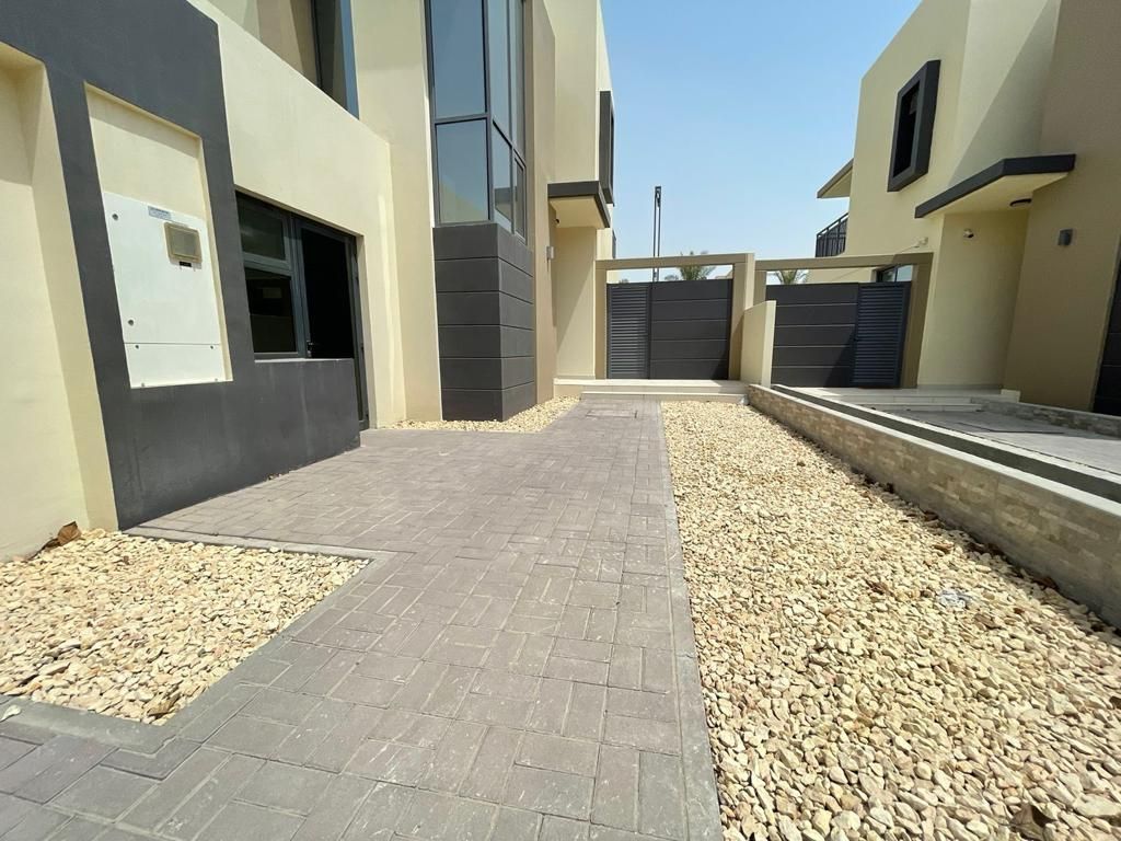 CLOSE TO POOL | CORNERT UNIT | VIEW TODAY!