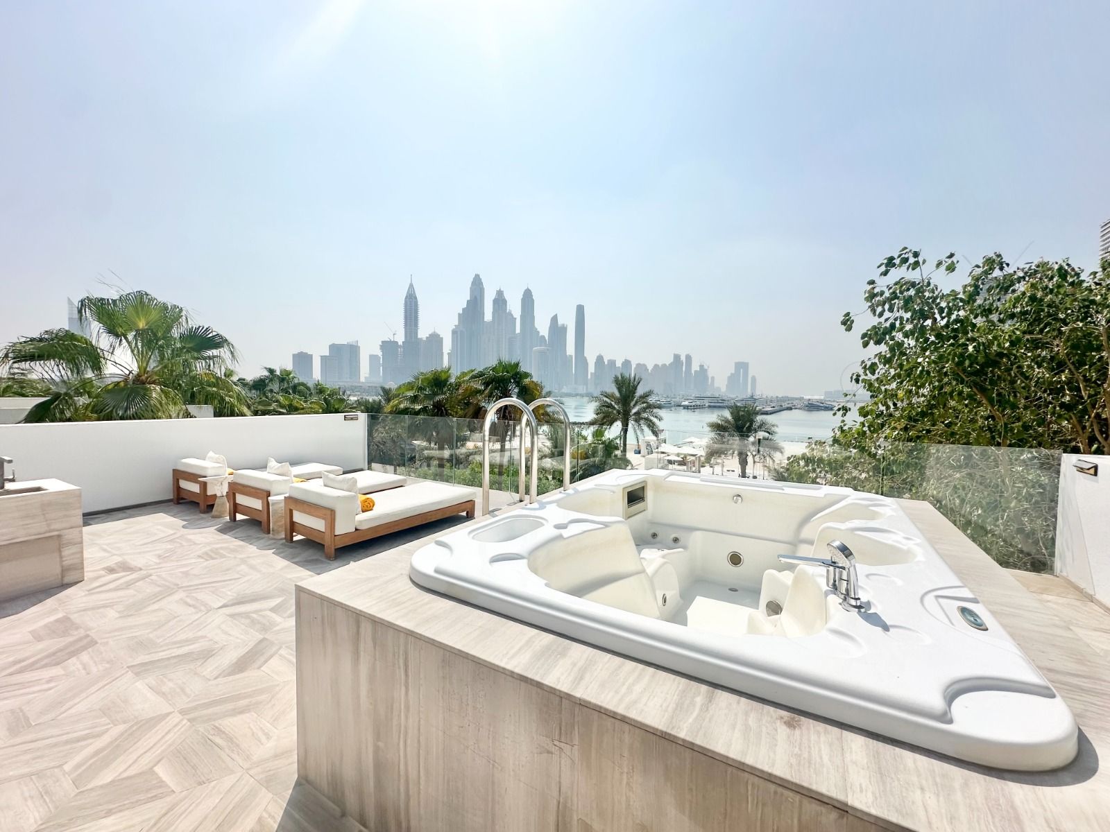 LUXURY LIVING | BEACHFRONT | PRIVATE POOL