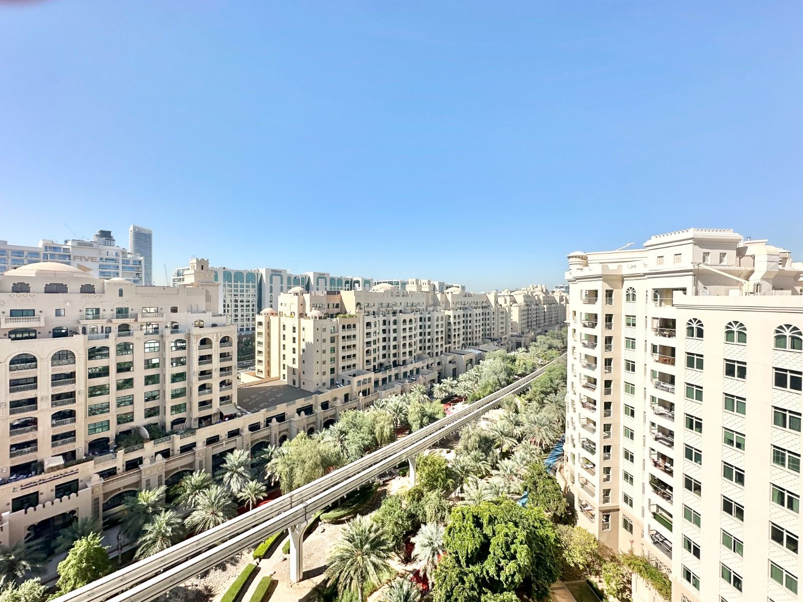 PARK VIEW | HIGH FLOOR | VACANT