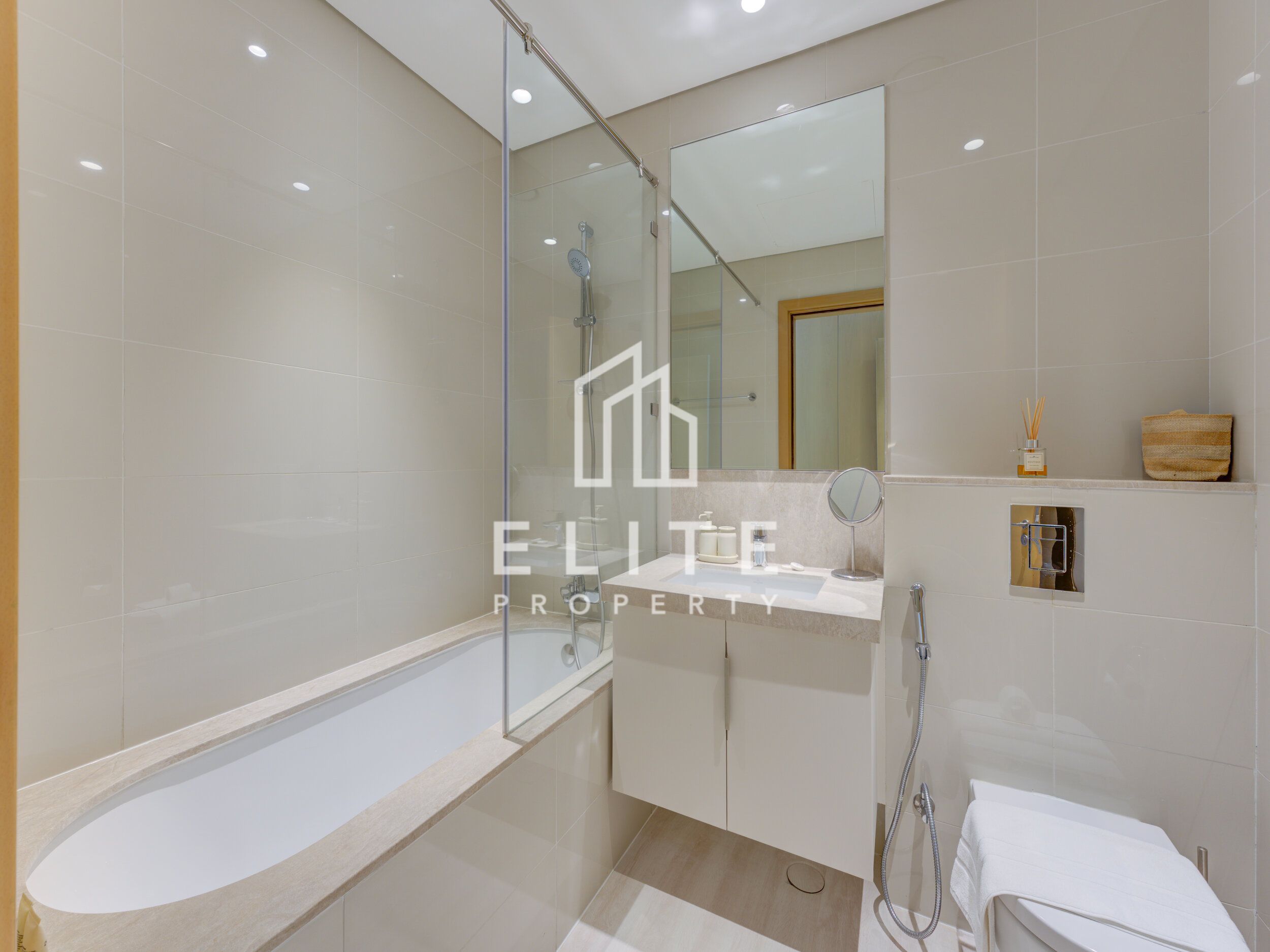 Luxury 2BR | Pool View | Direct Park Access | Mall
