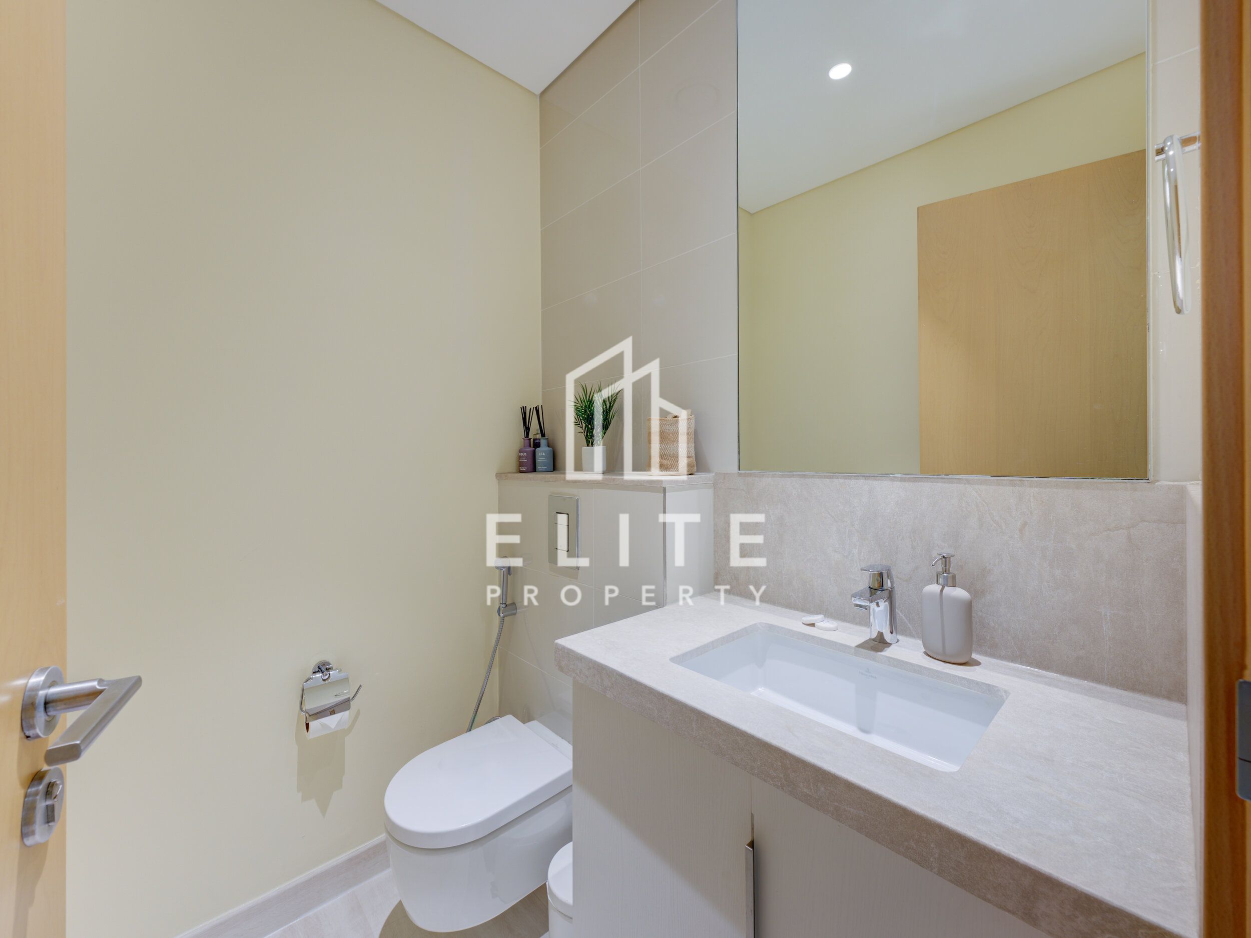 Luxury 2BR | Pool View | Direct Park Access | Mall