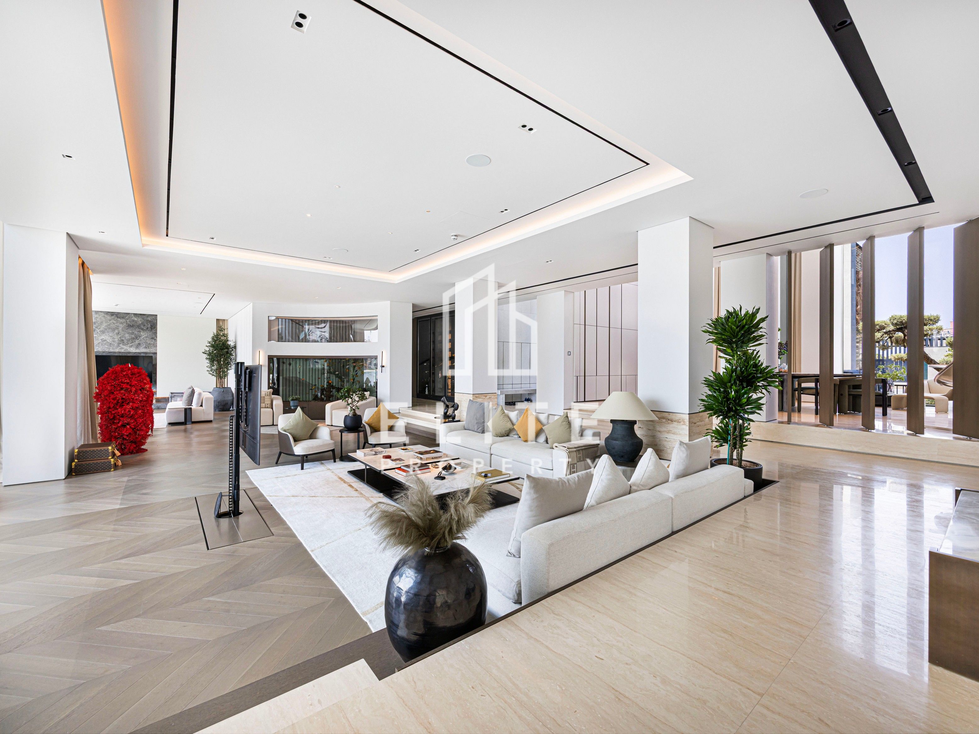 Palm Jumeirah Ultra Luxury Custom Built Villa!