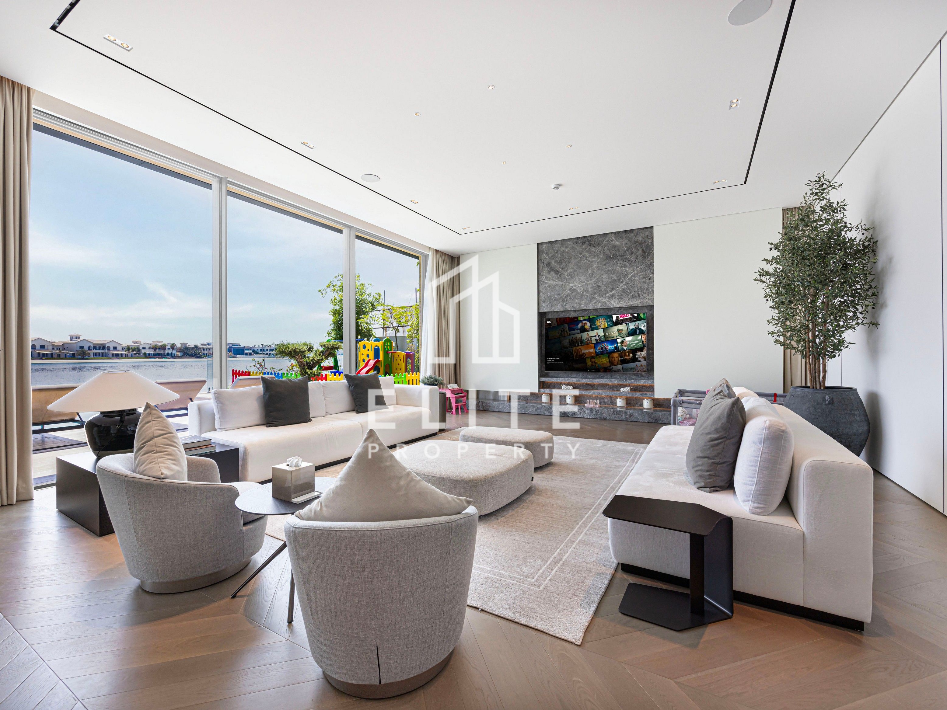 Palm Jumeirah Ultra Luxury Custom Built Villa!