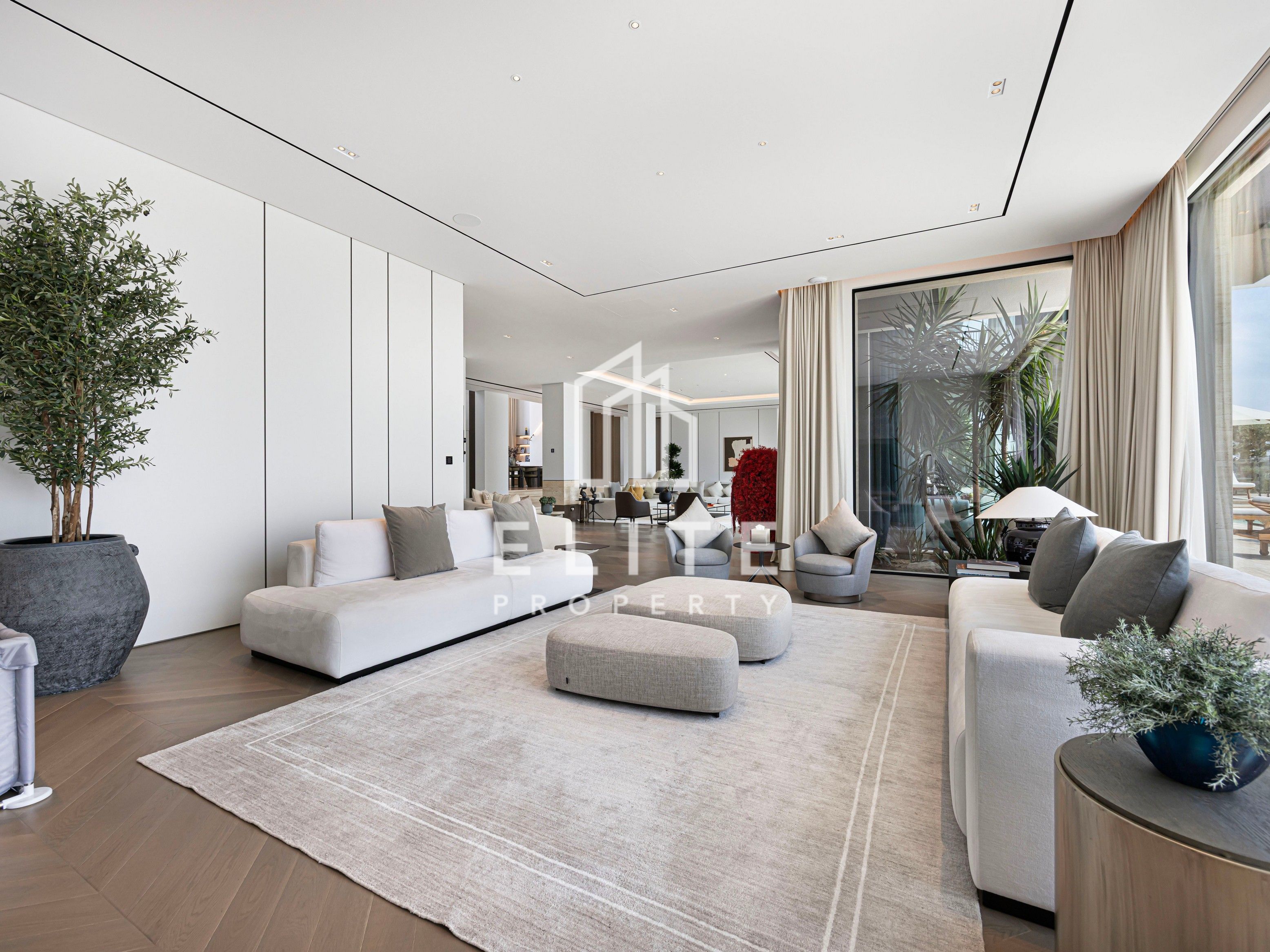 Palm Jumeirah Ultra Luxury Custom Built Villa!