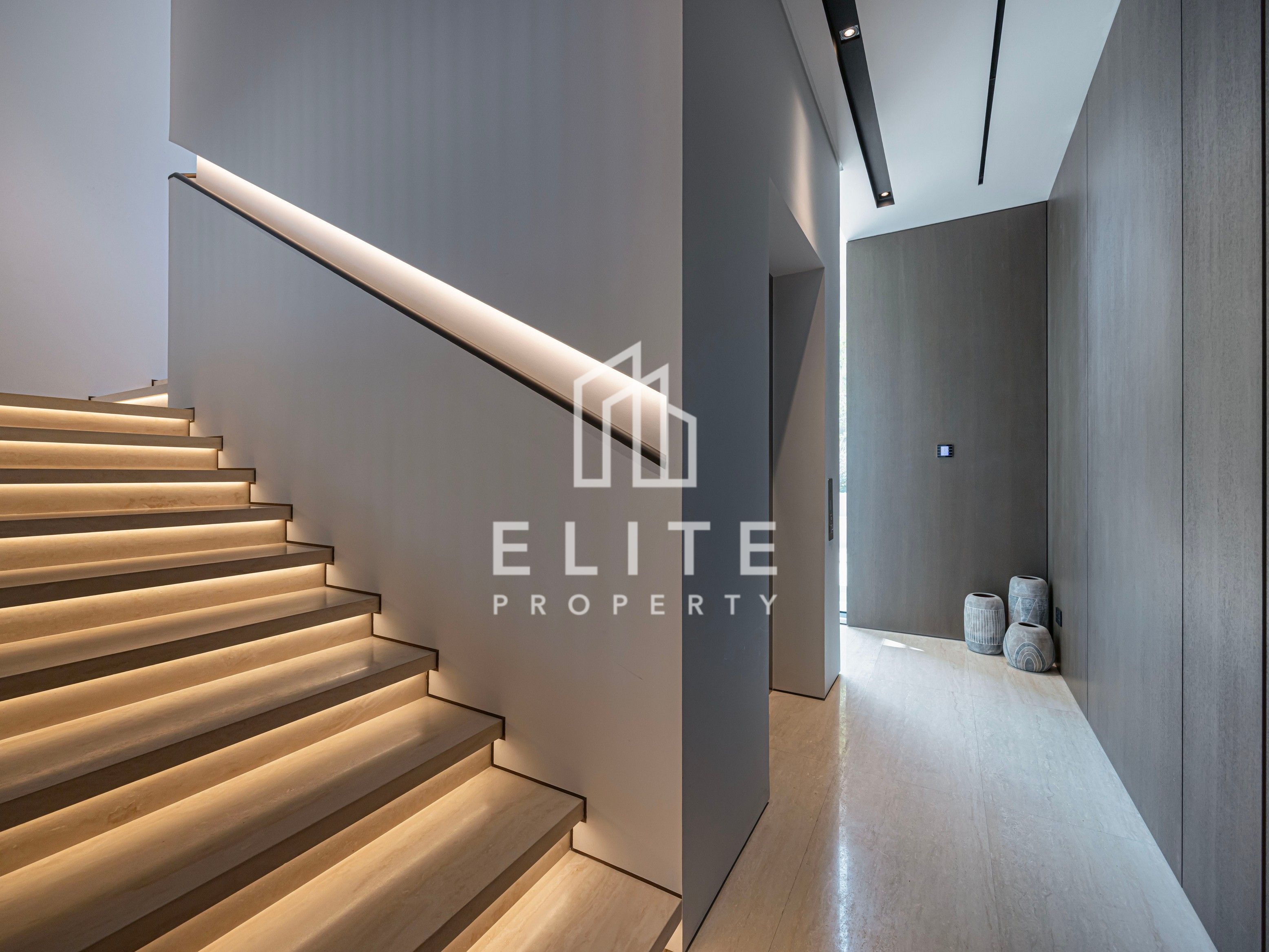 Palm Jumeirah Ultra Luxury Custom Built Villa!