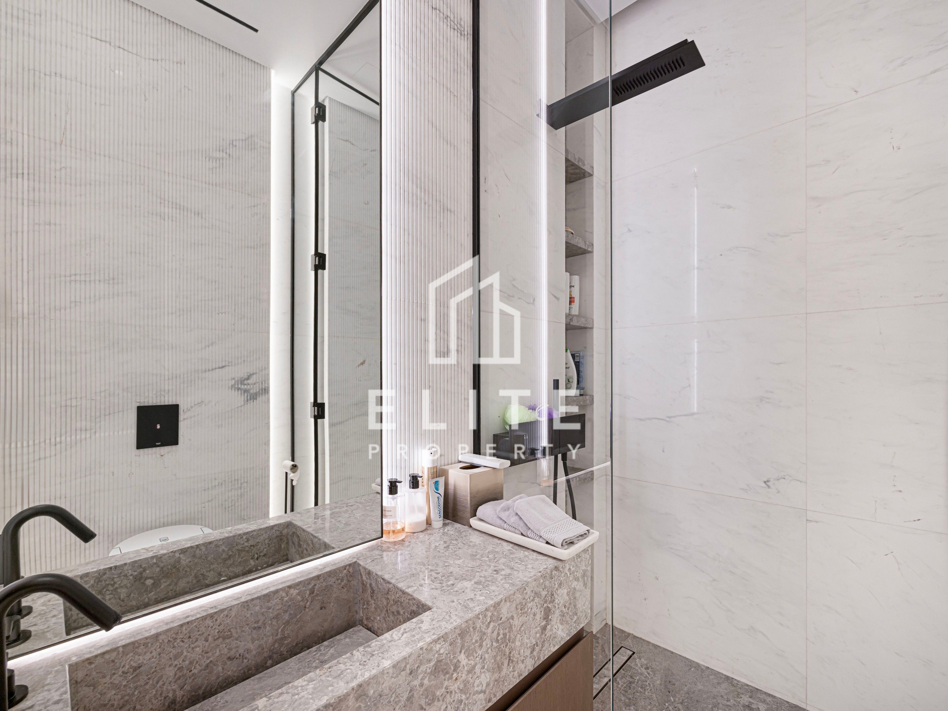 Palm Jumeirah Ultra Luxury Custom Built Villa!