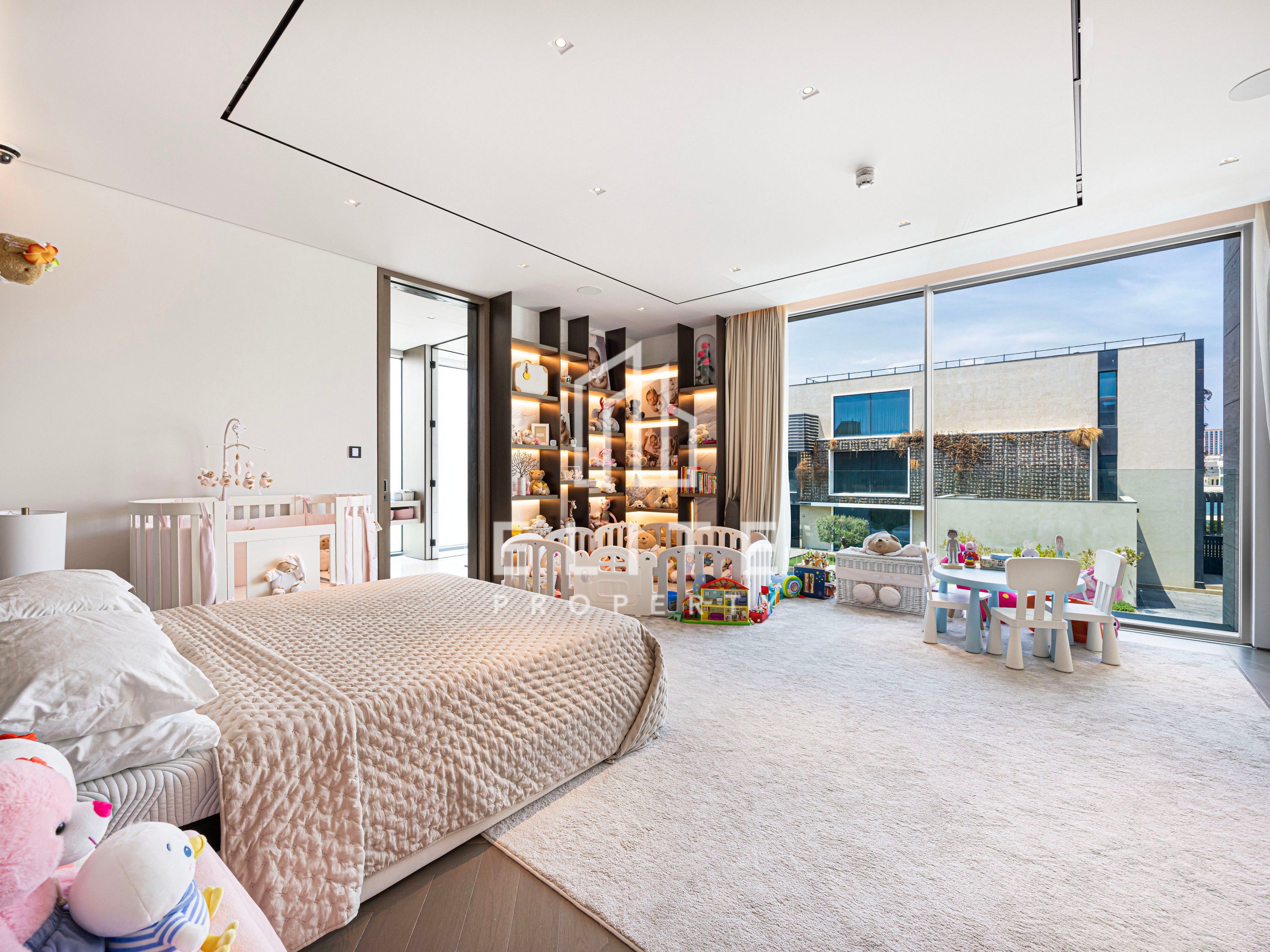Palm Jumeirah Ultra Luxury Custom Built Villa!