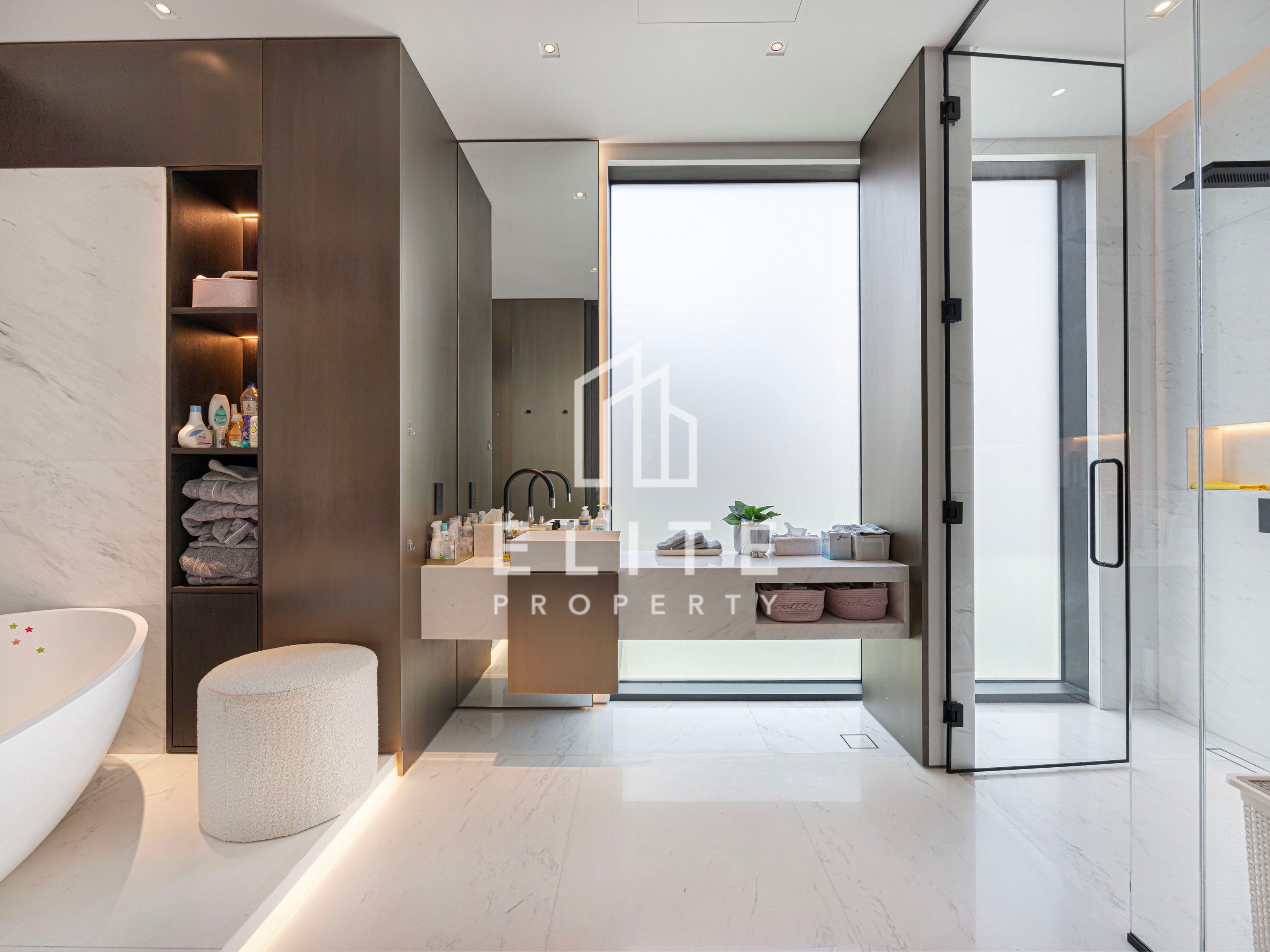 Palm Jumeirah Ultra Luxury Custom Built Villa!