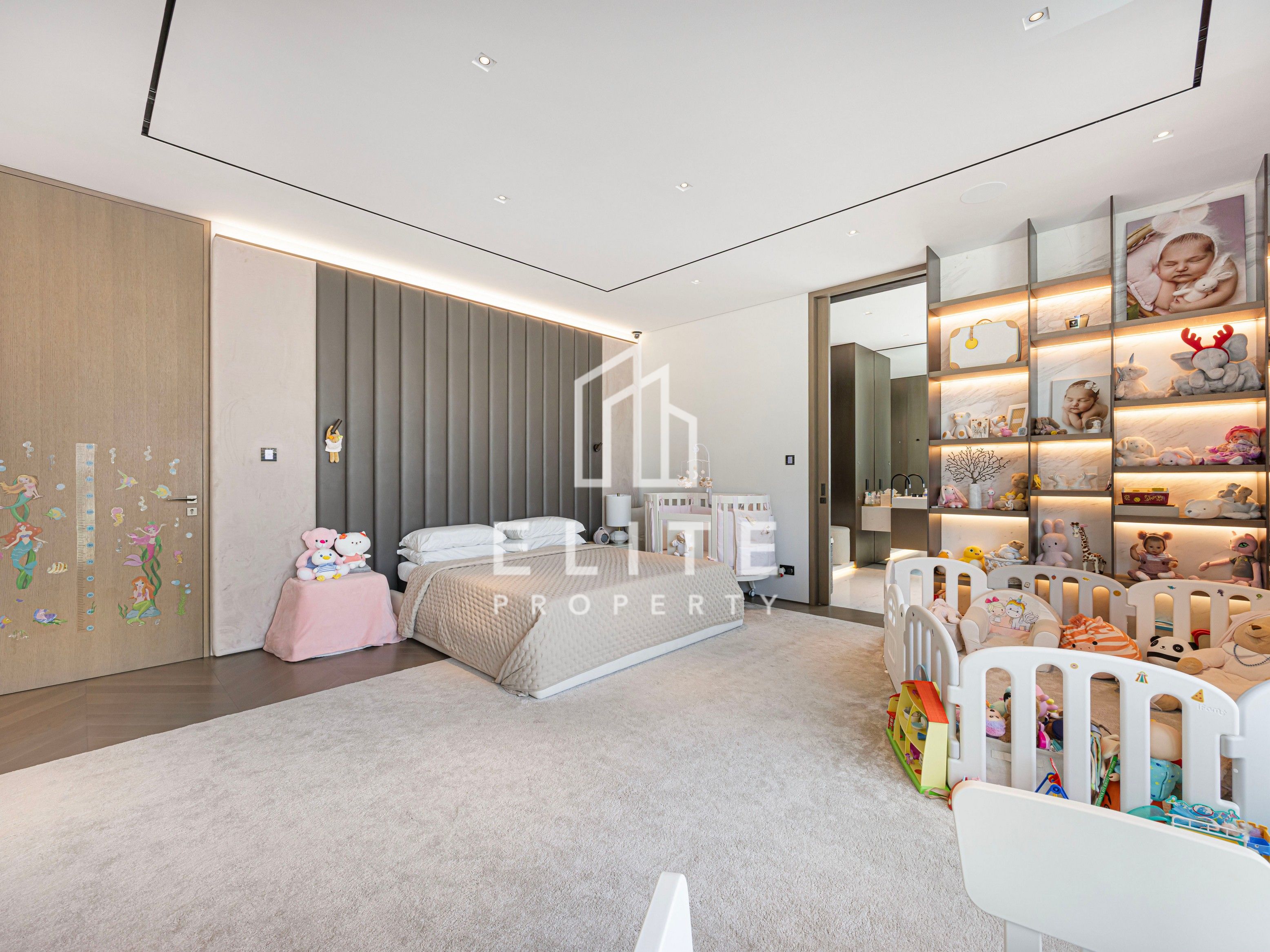 Palm Jumeirah Ultra Luxury Custom Built Villa!