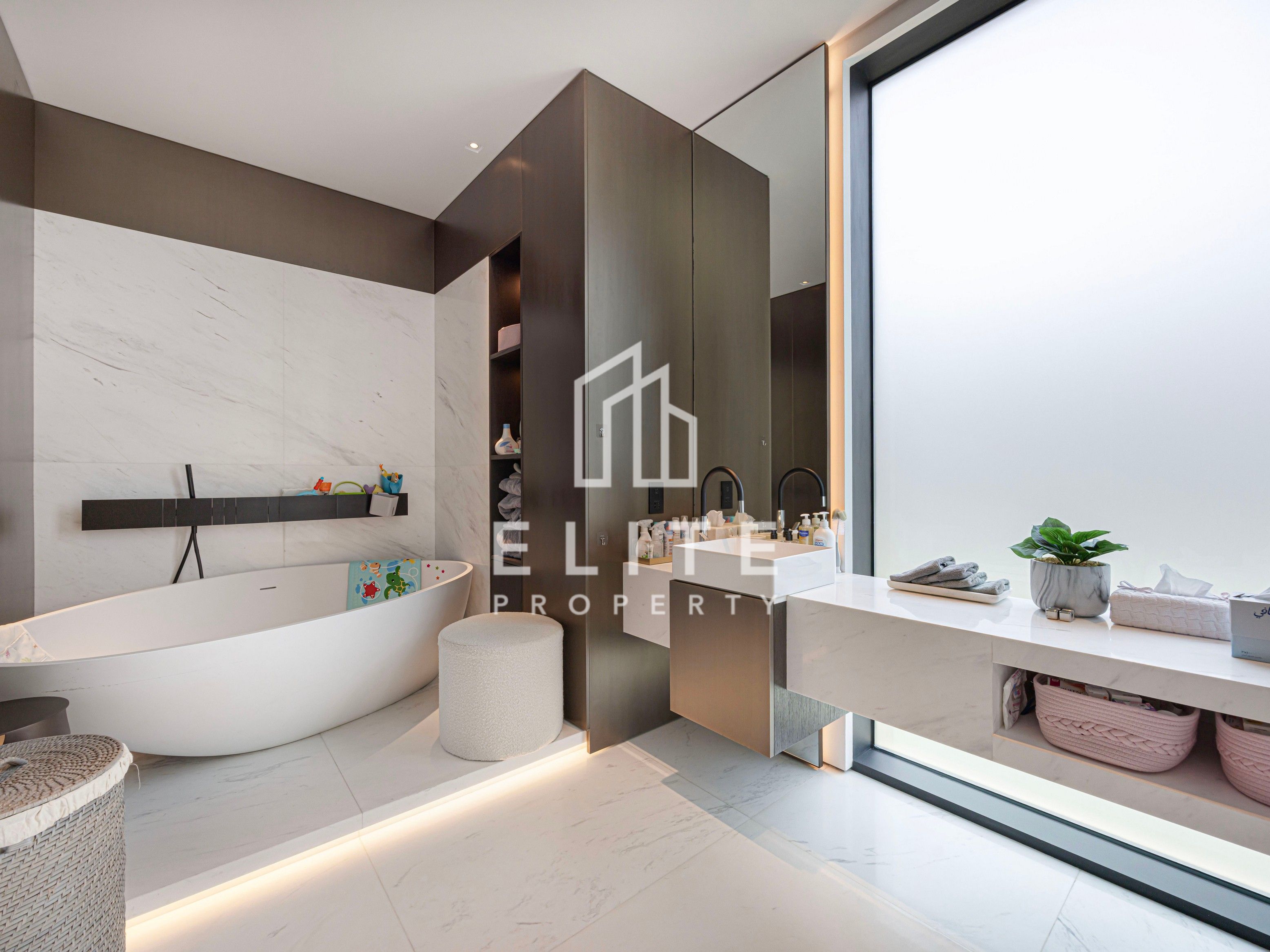 Palm Jumeirah Ultra Luxury Custom Built Villa!