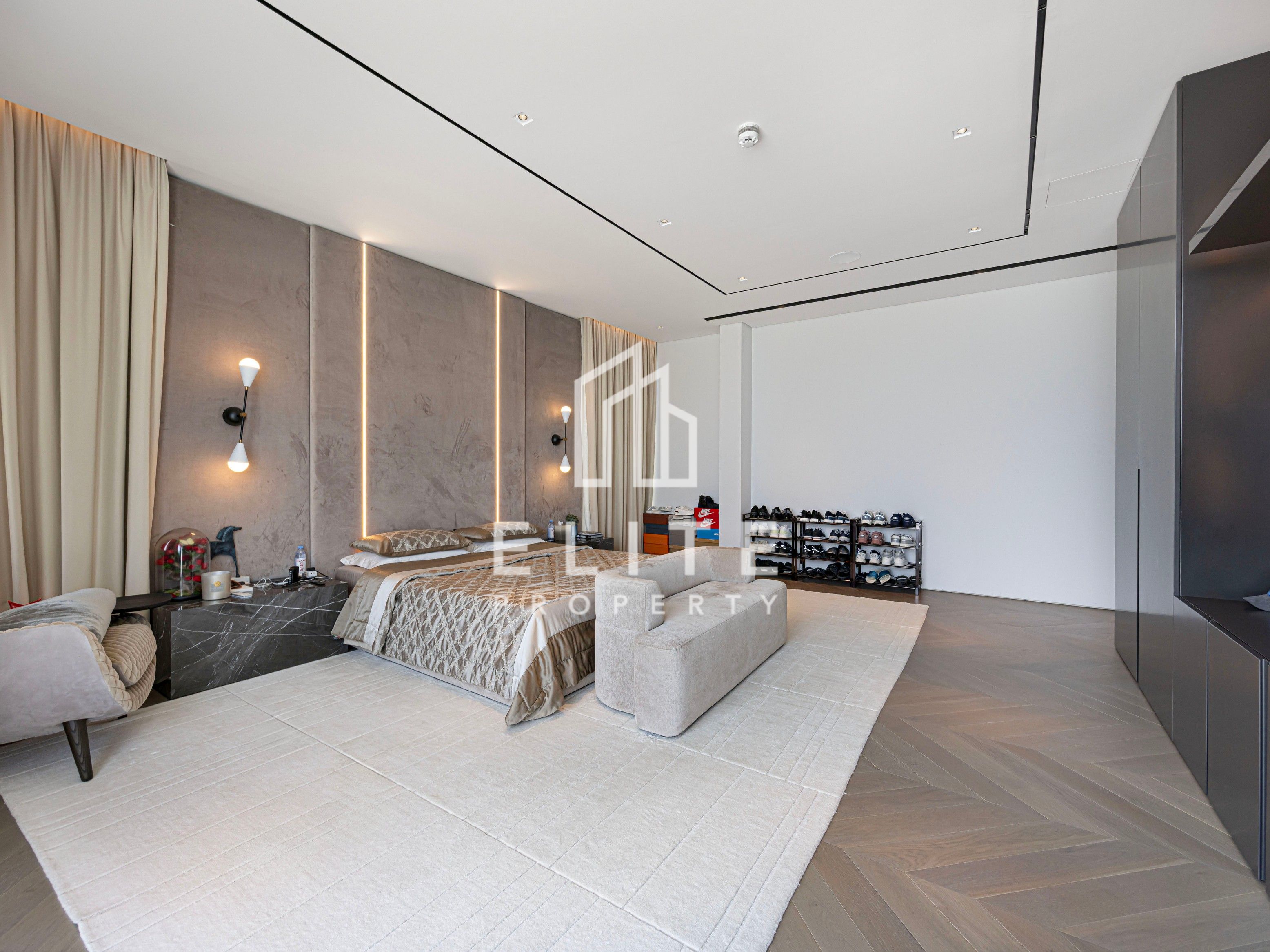 Palm Jumeirah Ultra Luxury Custom Built Villa!