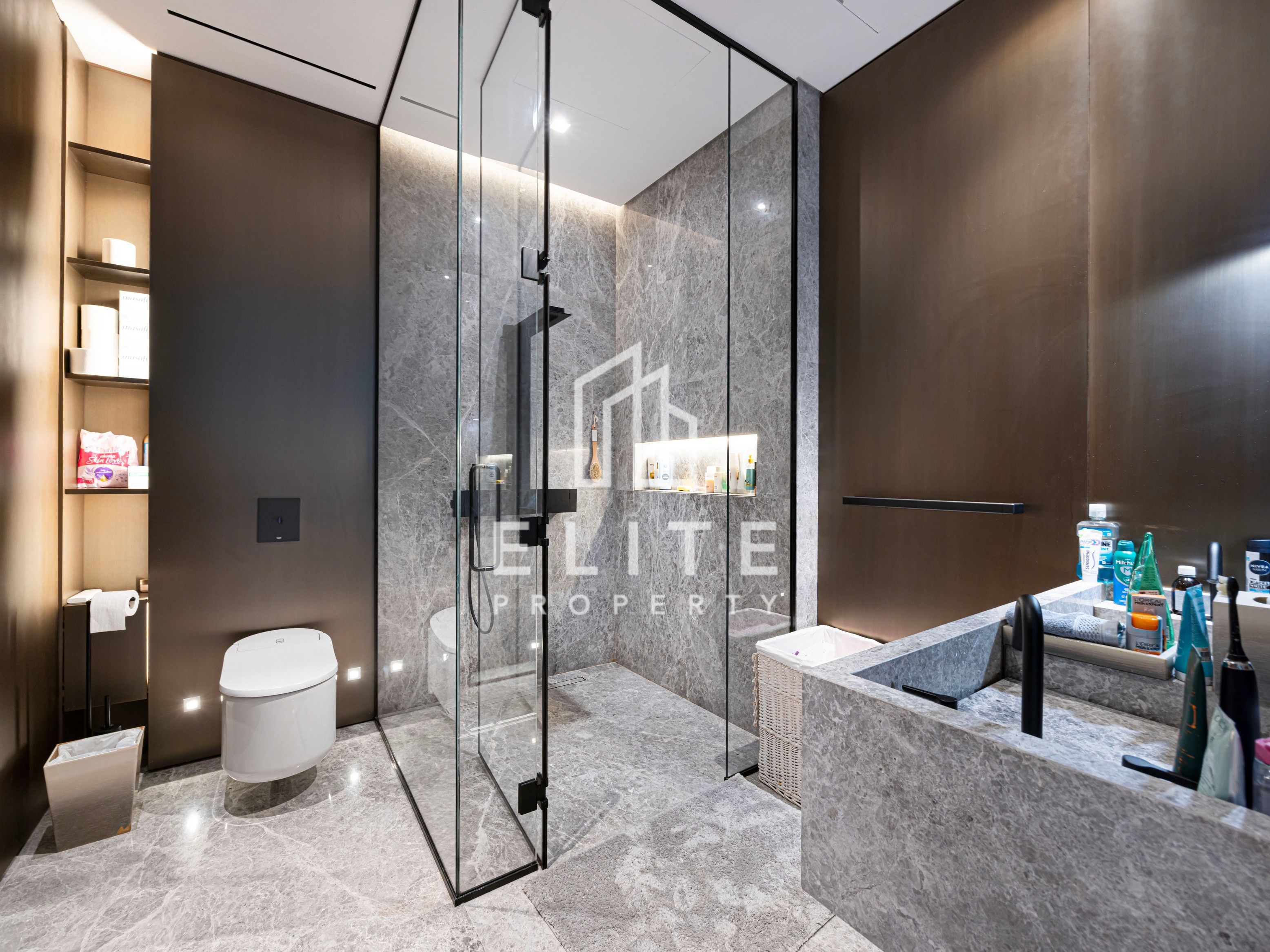 Palm Jumeirah Ultra Luxury Custom Built Villa!