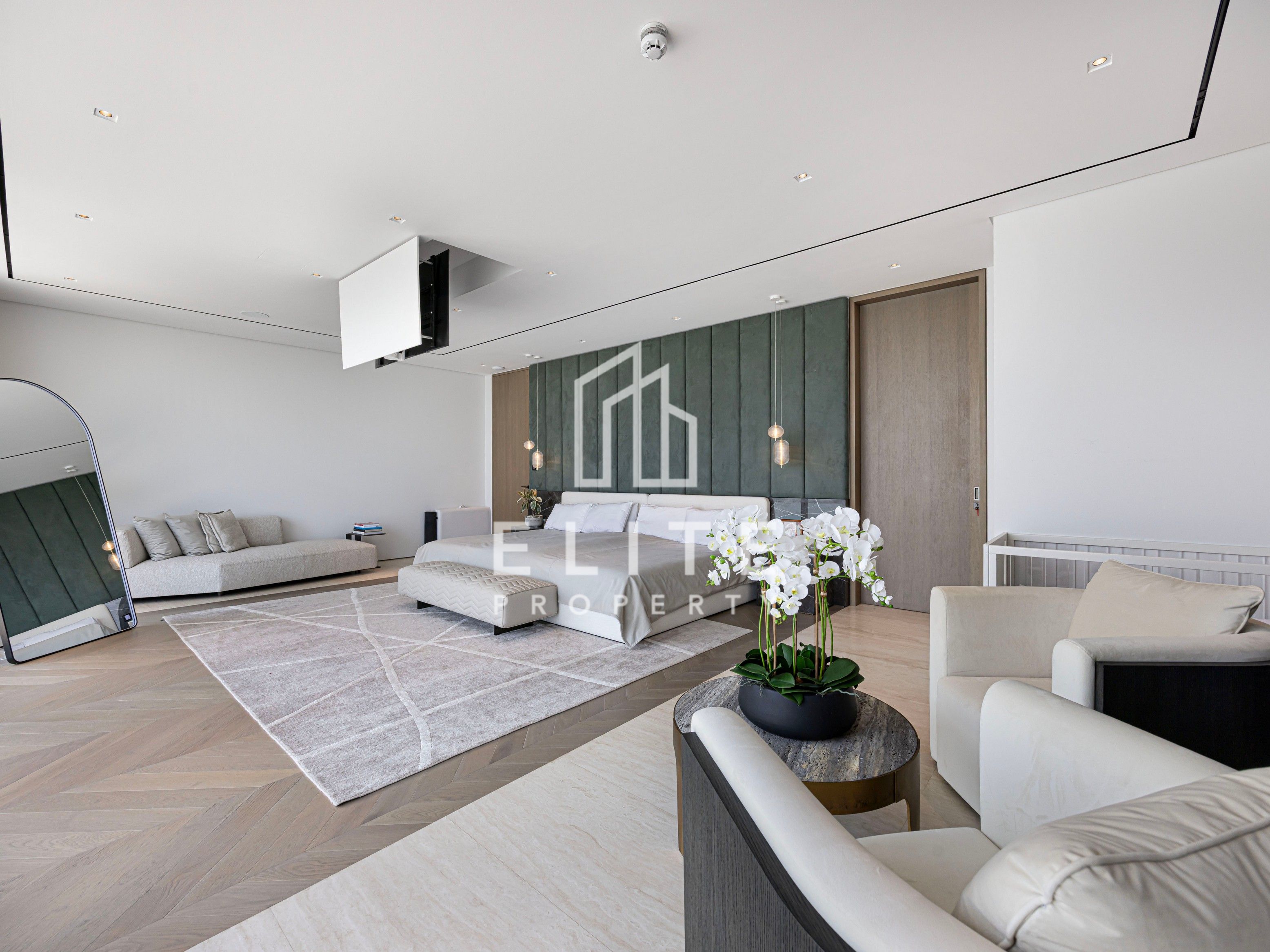 Palm Jumeirah Ultra Luxury Custom Built Villa!