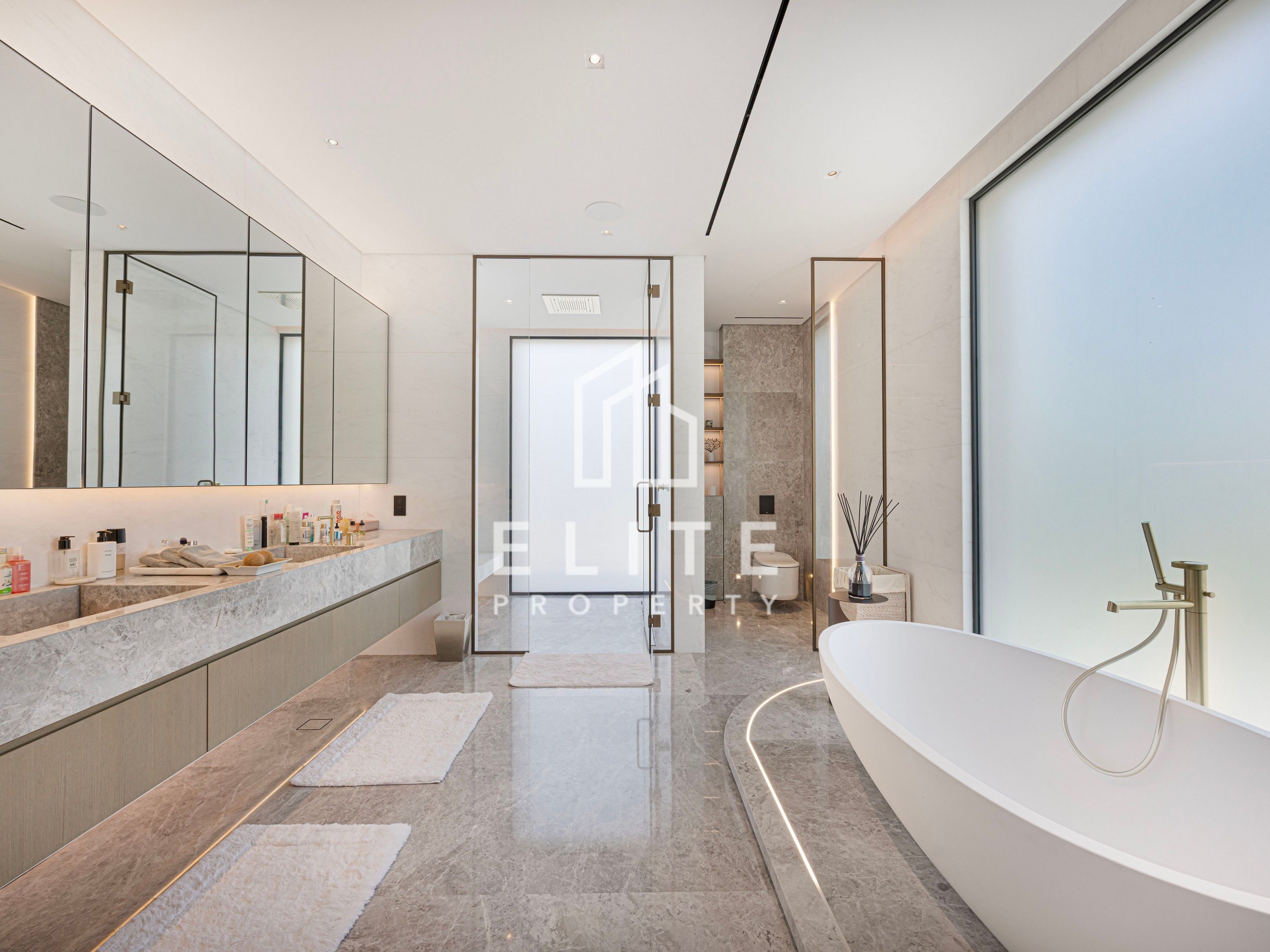 Palm Jumeirah Ultra Luxury Custom Built Villa!