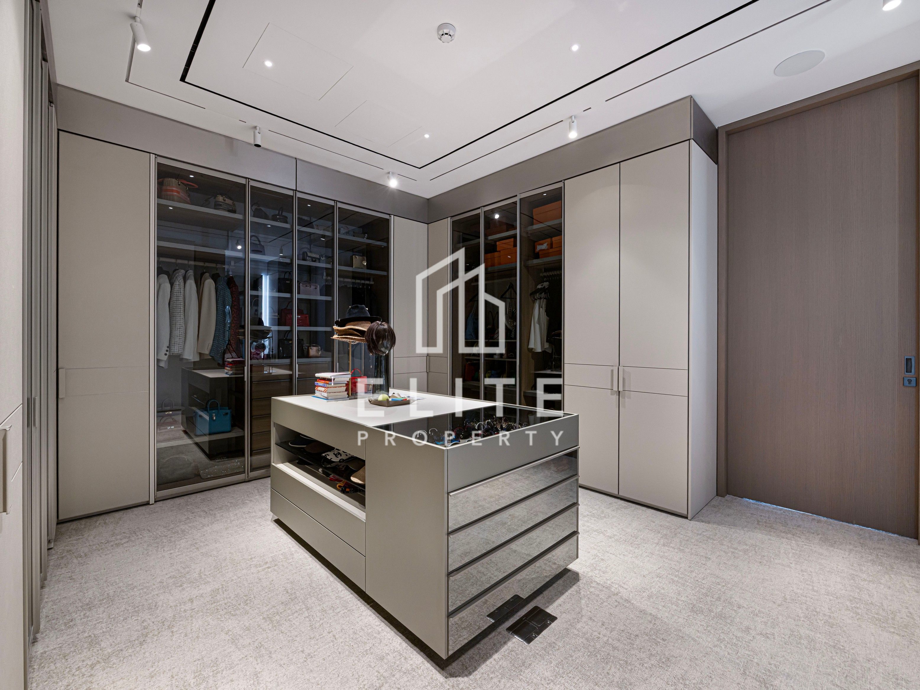 Palm Jumeirah Ultra Luxury Custom Built Villa!
