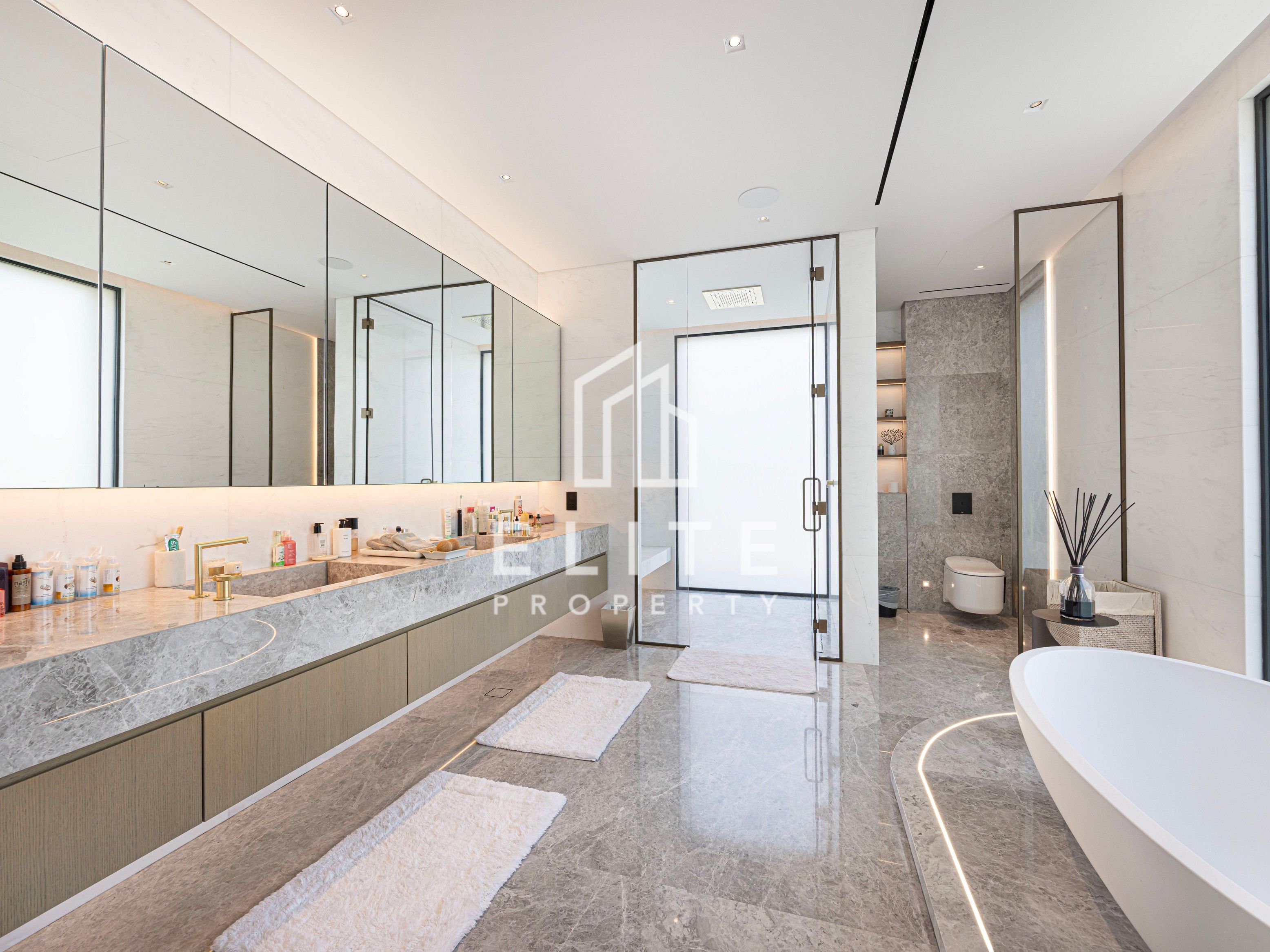 Palm Jumeirah Ultra Luxury Custom Built Villa!