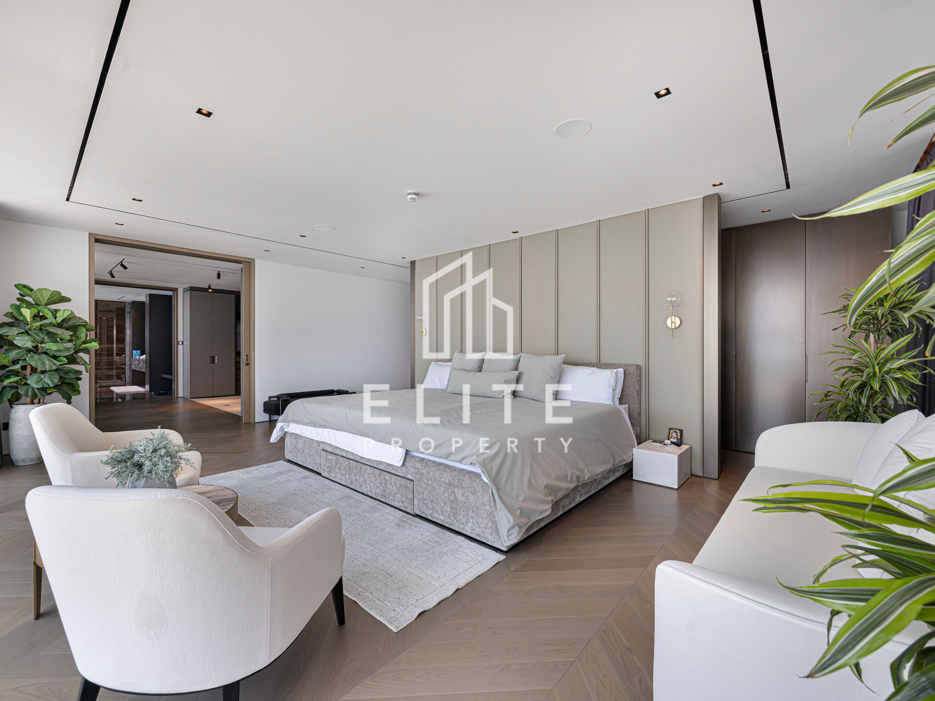 Palm Jumeirah Ultra Luxury Custom Built Villa!