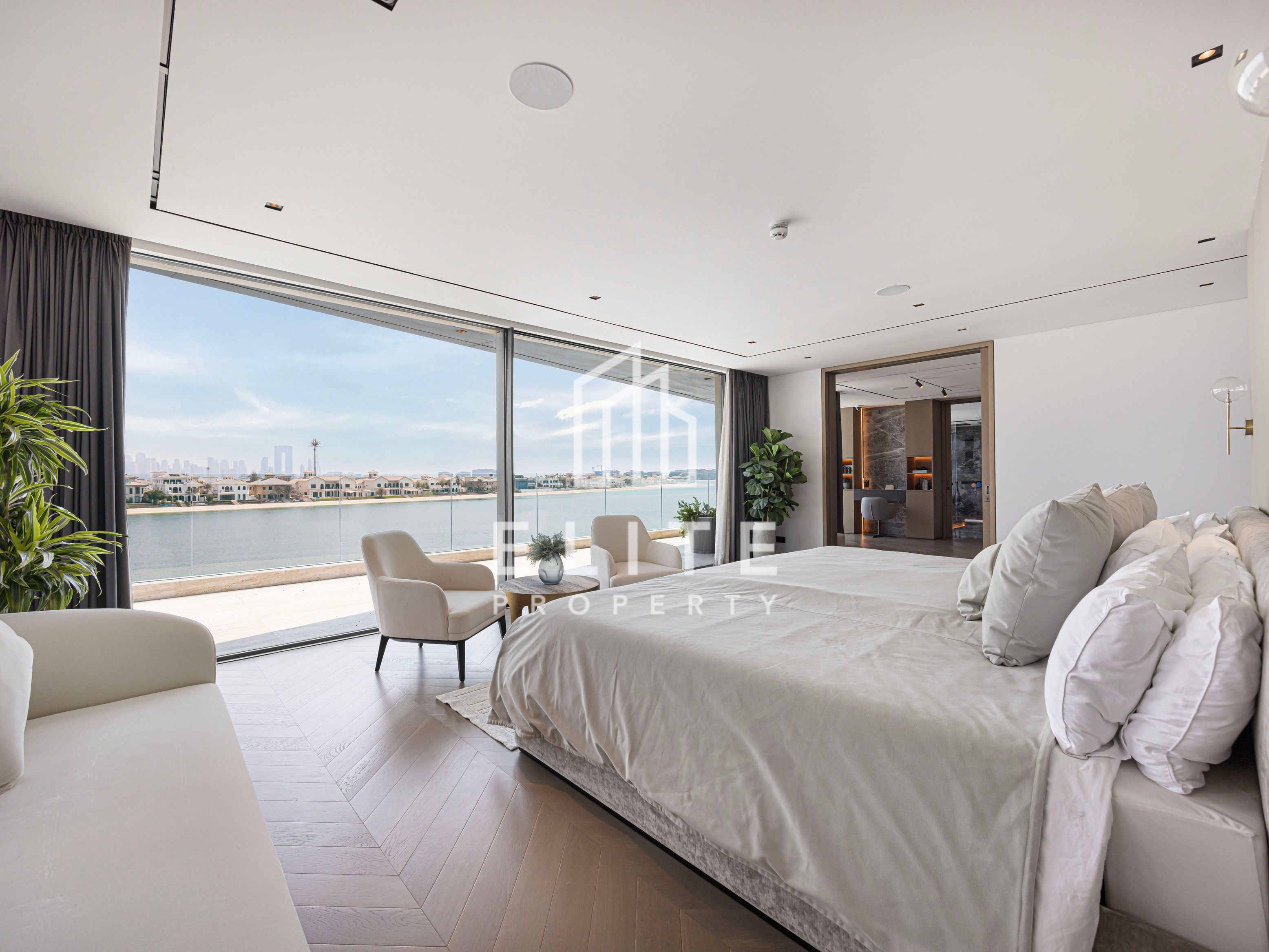 Palm Jumeirah Ultra Luxury Custom Built Villa!