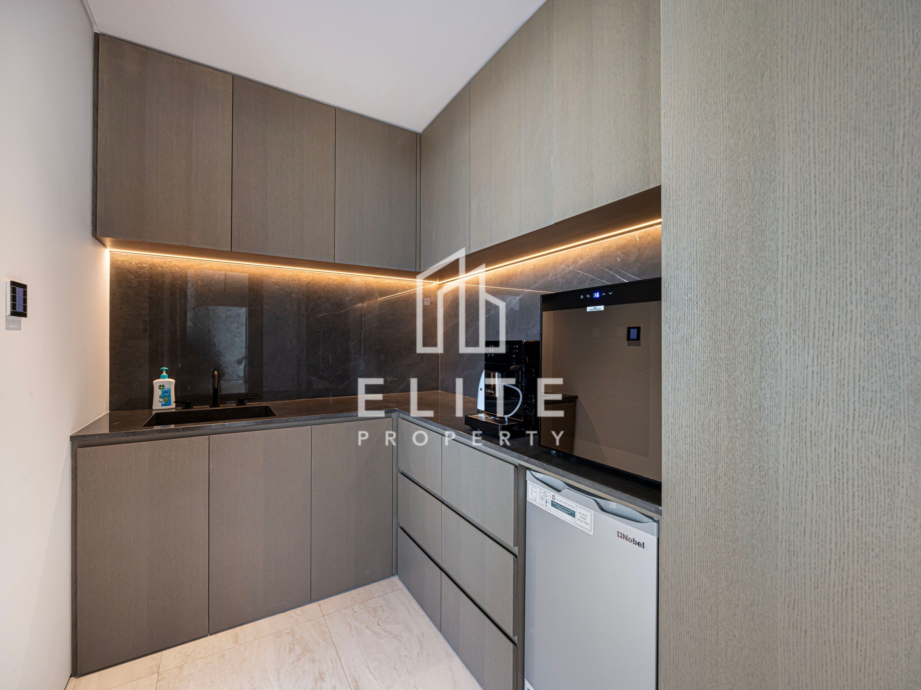 Palm Jumeirah Ultra Luxury Custom Built Villa!