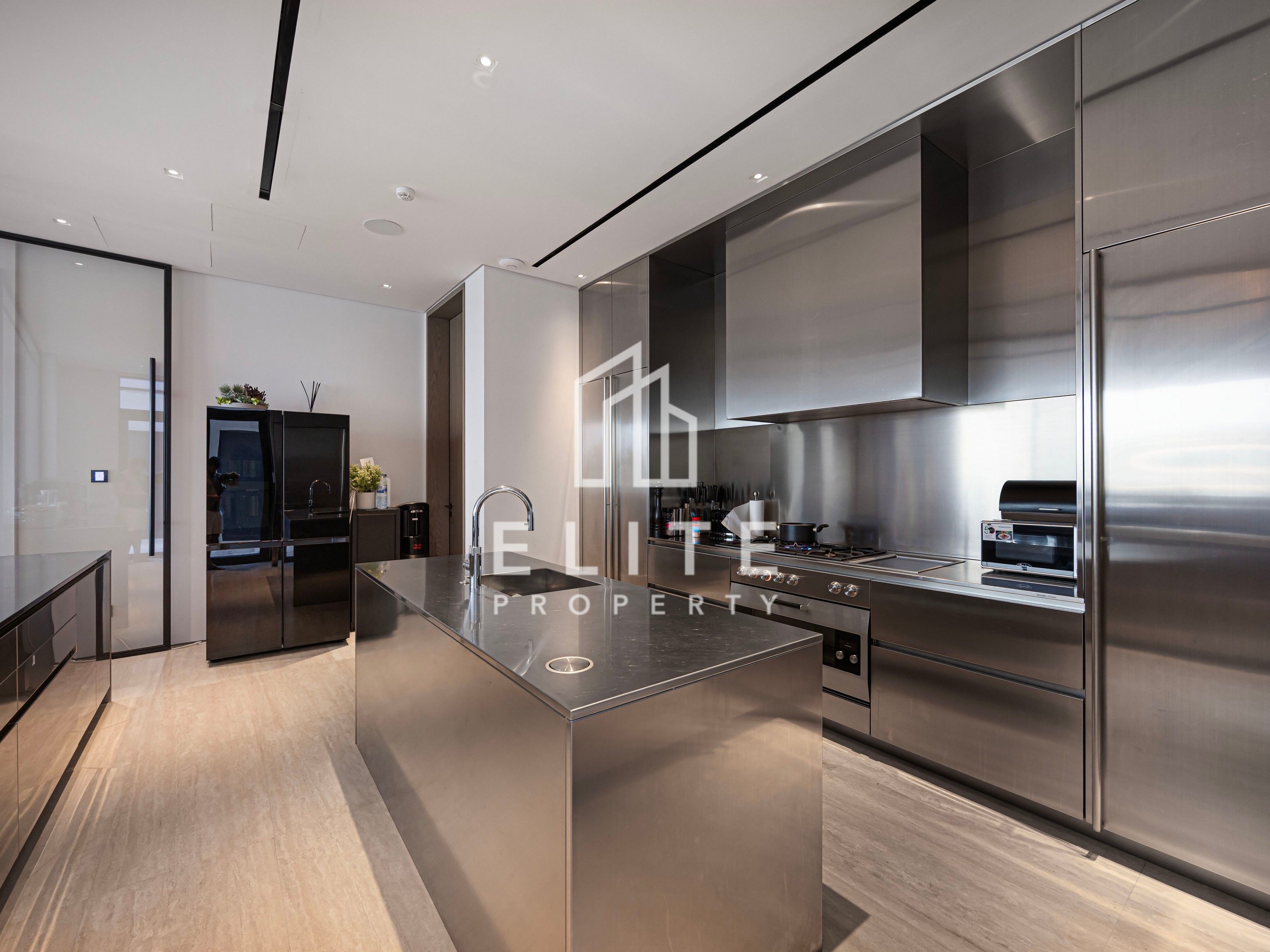 Palm Jumeirah Ultra Luxury Custom Built Villa!