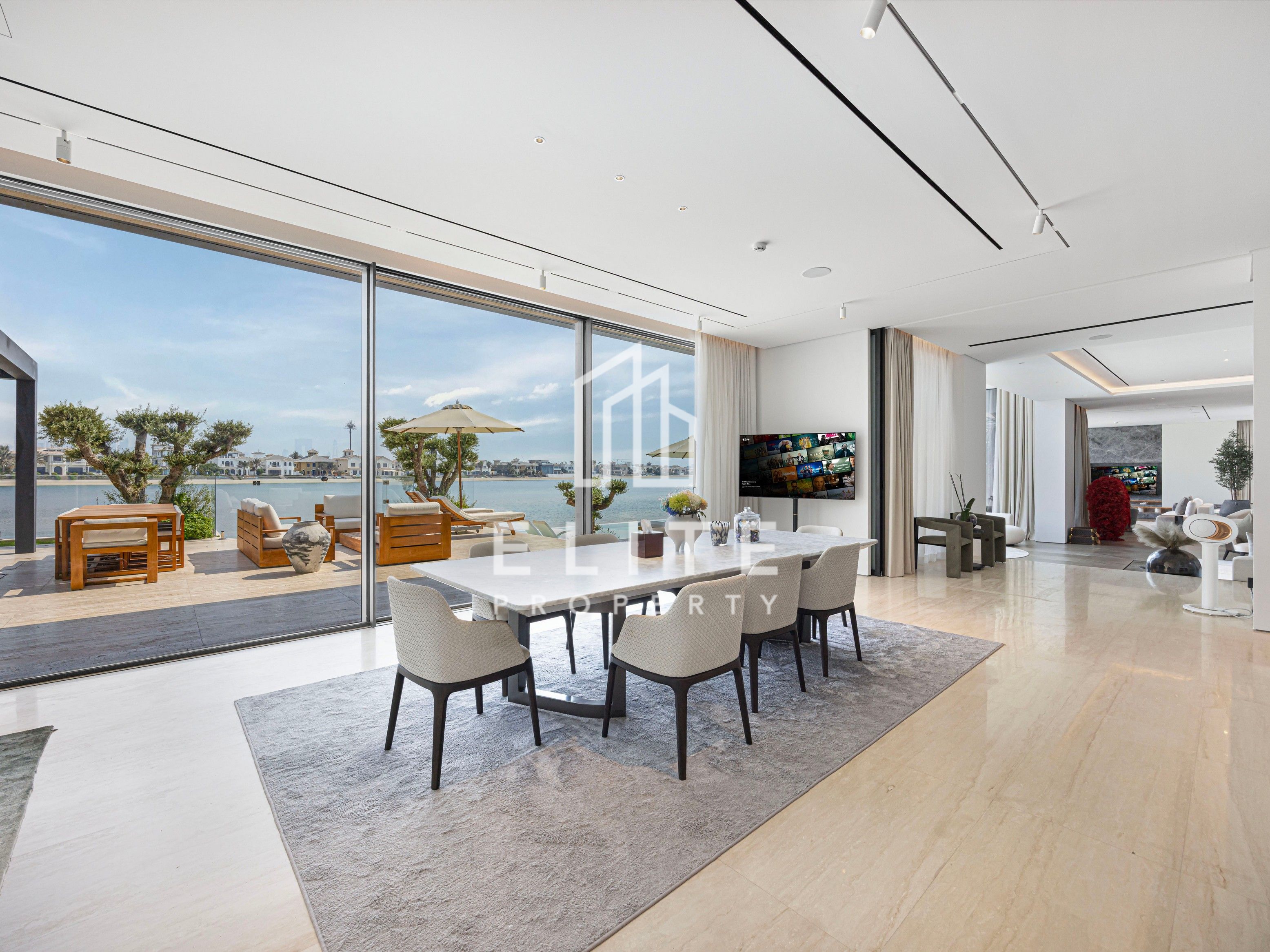 Palm Jumeirah Ultra Luxury Custom Built Villa!
