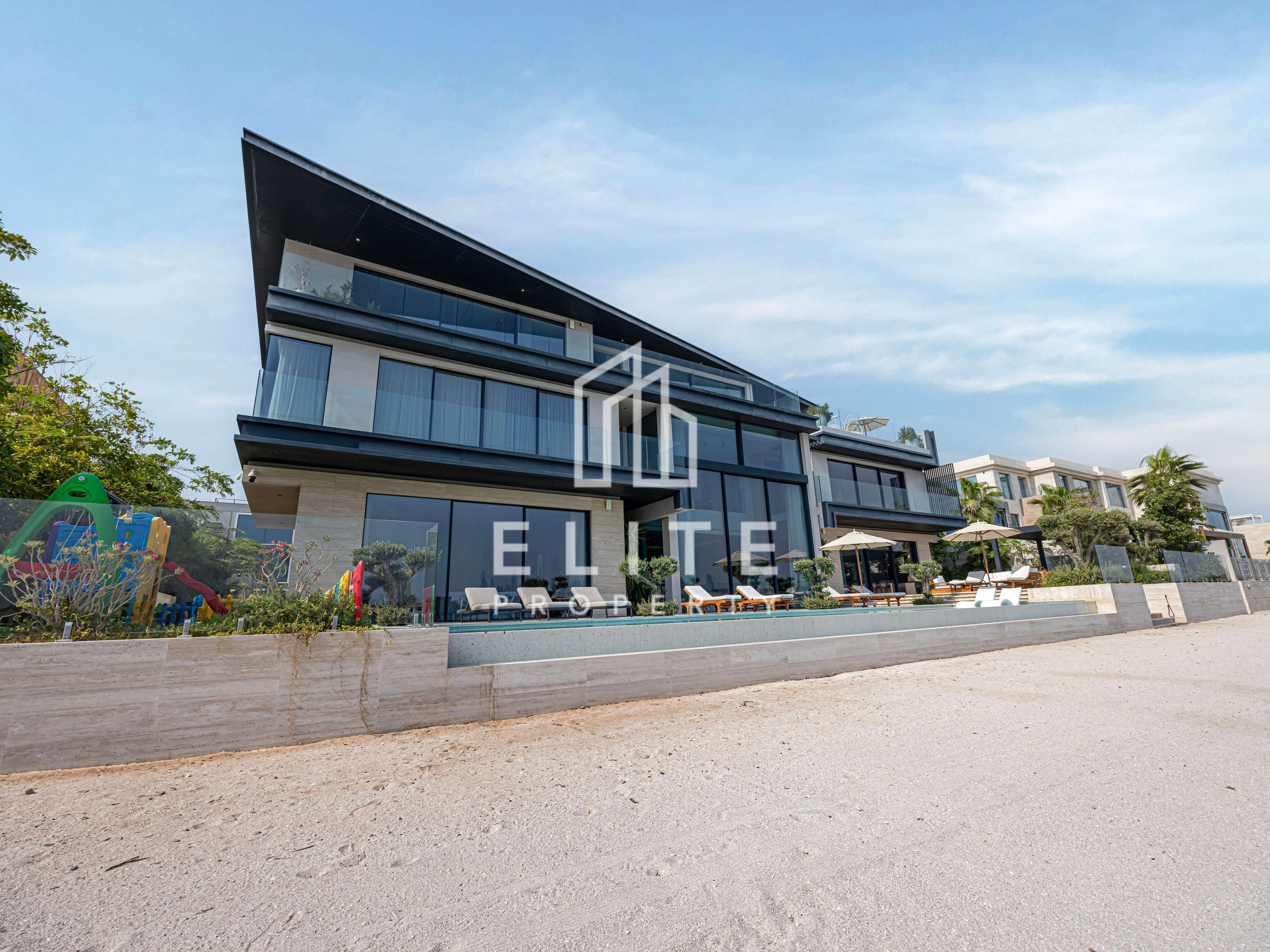 Palm Jumeirah Ultra Luxury Custom Built Villa!