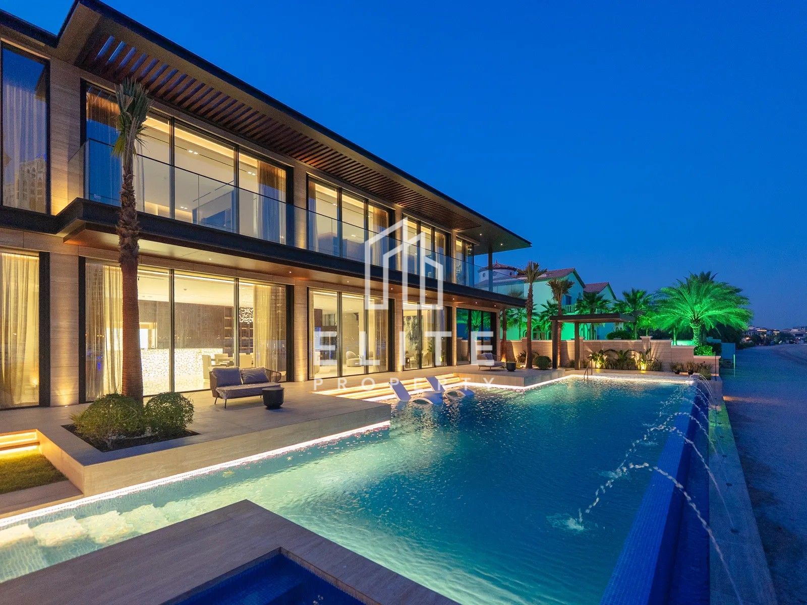 Ultra-Luxury 6BR Signature Villa | Frond A | Skyline & Sea Views