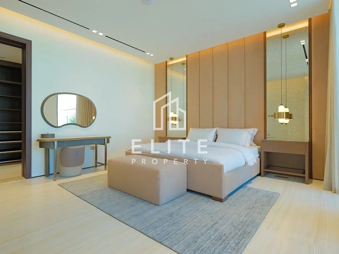 Ultra-Luxury 6BR Signature Villa | Frond A | Skyline & Sea Views