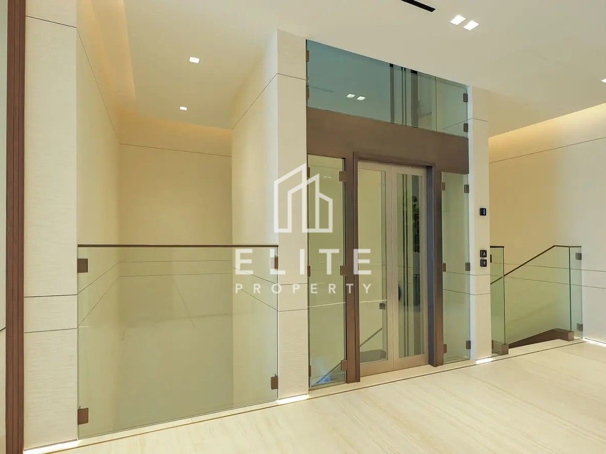 Ultra-Luxury 6BR Signature Villa | Frond A | Skyline & Sea Views