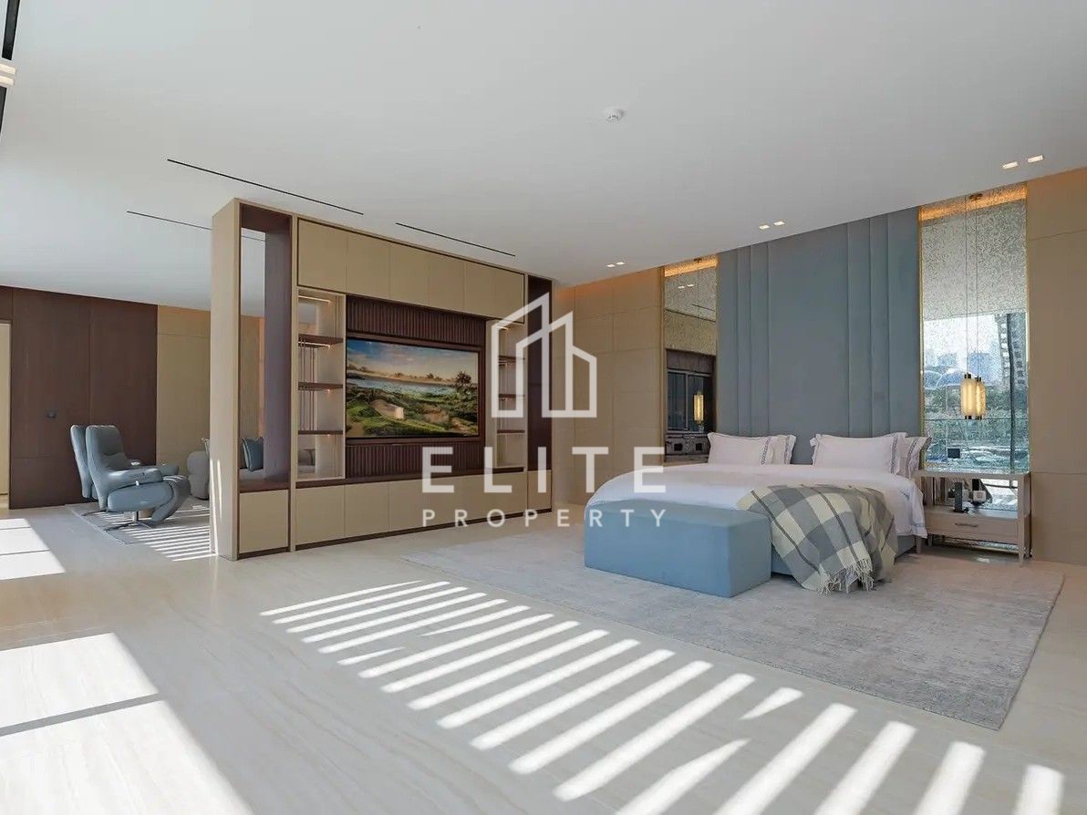 Ultra-Luxury 6BR Signature Villa | Frond A | Skyline & Sea Views