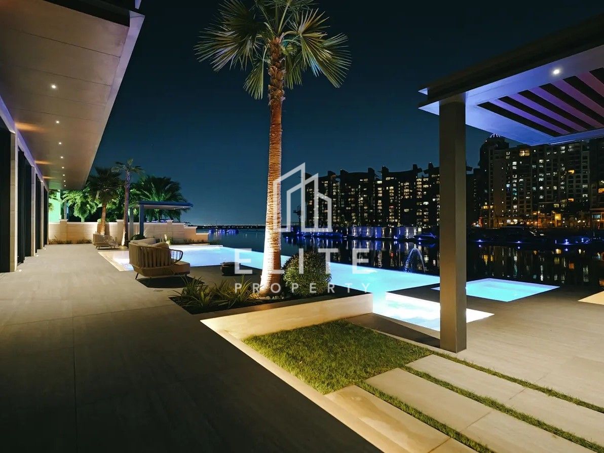 Ultra-Luxury 6BR Signature Villa | Frond A | Skyline & Sea Views