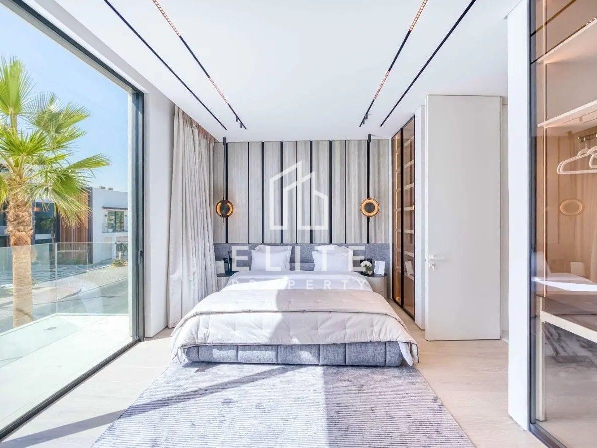 Gallery View | Brand New Ultra-Luxury 6BR Signature Villa | Frond A Beachfront