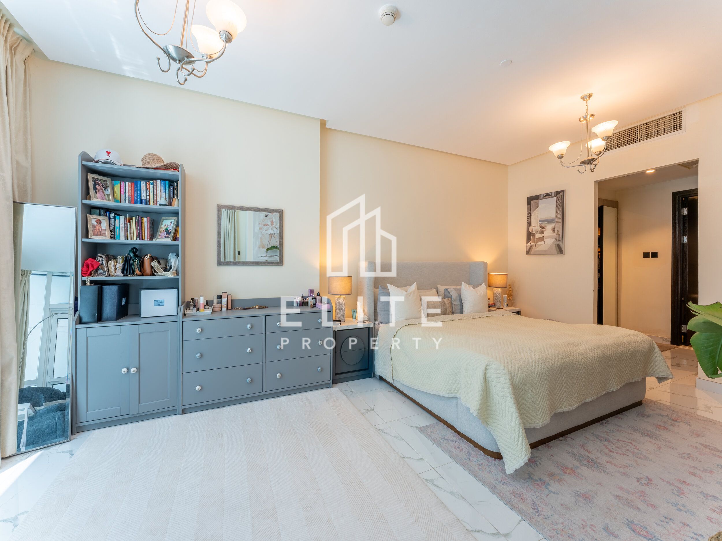 Vacant on Transfer | Fully Upgraded | Mid Floor
