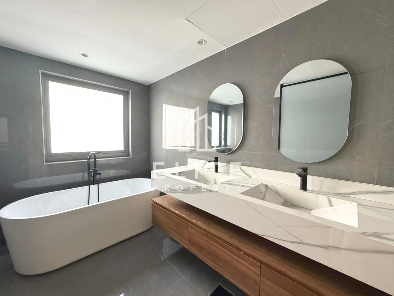 Private Pool | Upgraded | Corner Unit