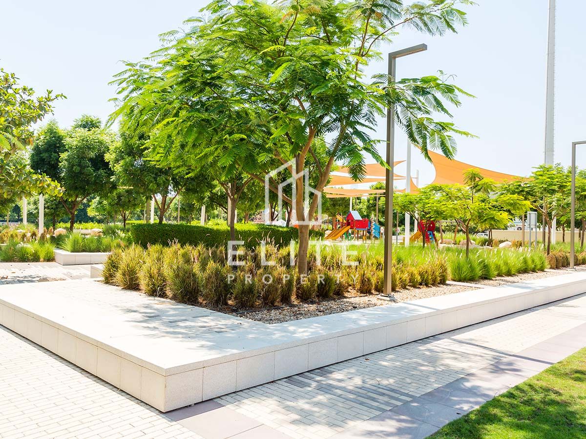 Land for Sale in Emirates Hills AED 3,327 Per Square Foot