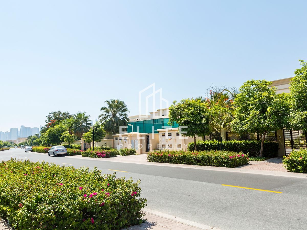 Land for Sale in Emirates Hills AED 3,327 Per Square Foot